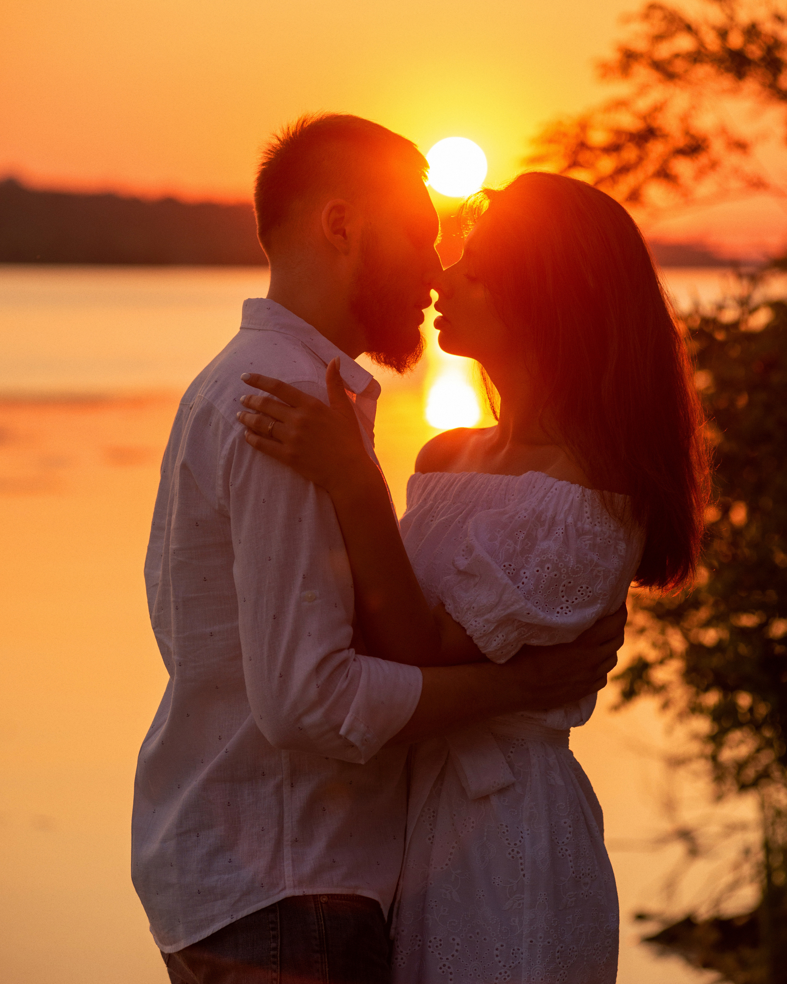 Вечерняя фотосессия влюбленных летом на природе. Весільний і портретний фотограф в Києві Євген Ковачов