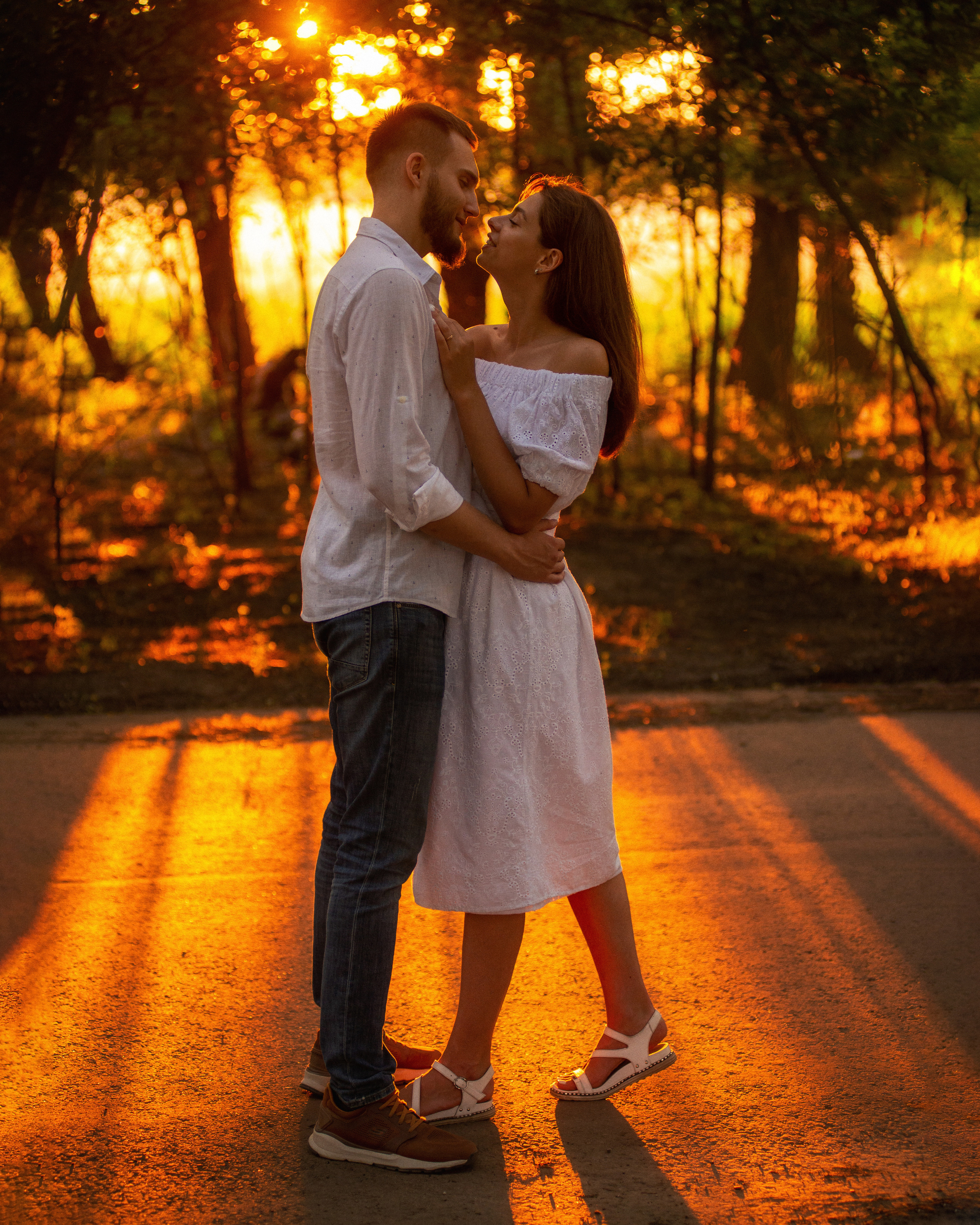 Вечерняя фотосессия влюбленных летом на природе. Весільний і портретний фотограф в Києві Євген Ковачов