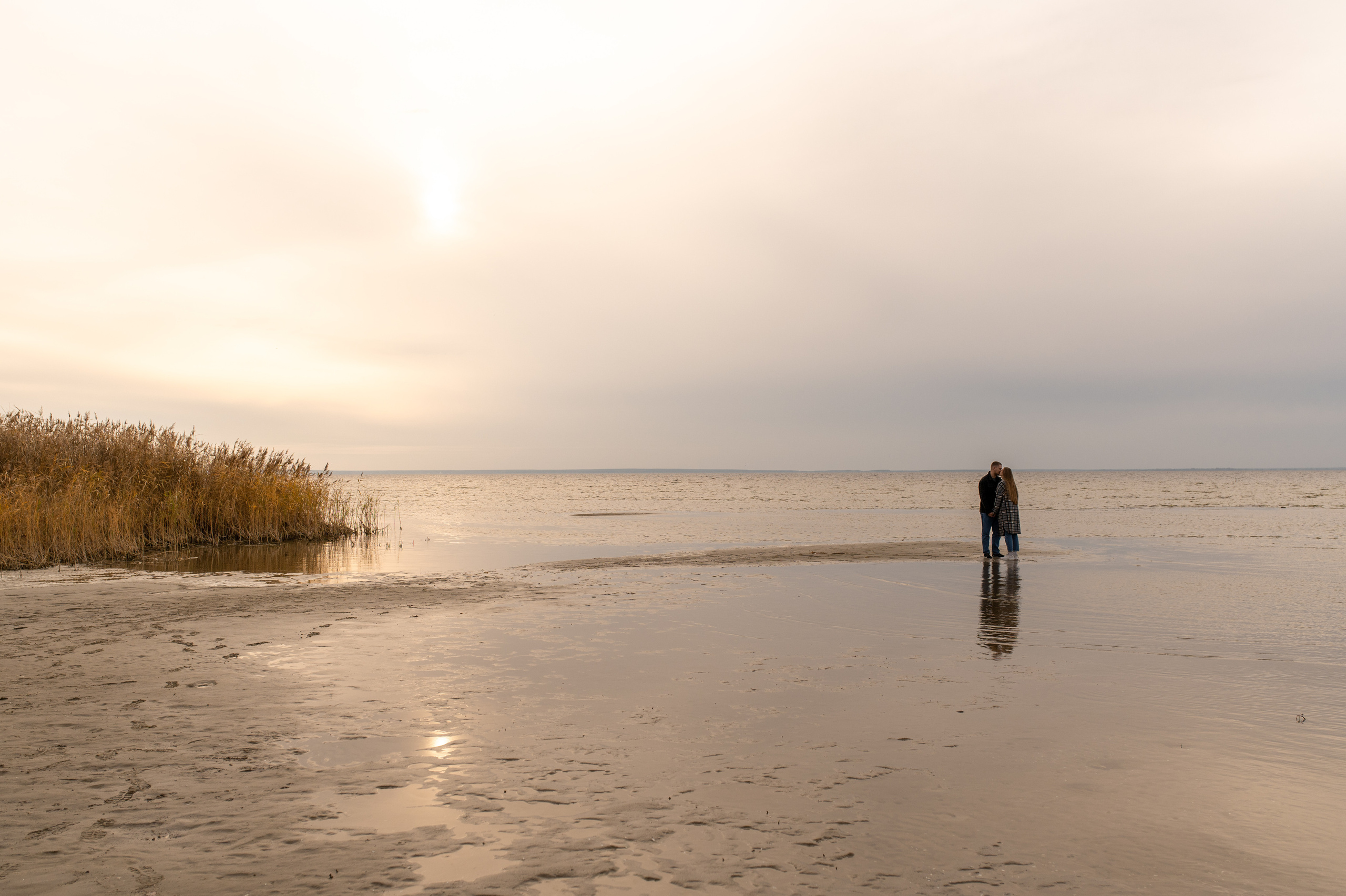 Осеннее лавстори Lovestory на берегу моря. Весільний і портретний фотограф в Києві Євген Ковачов