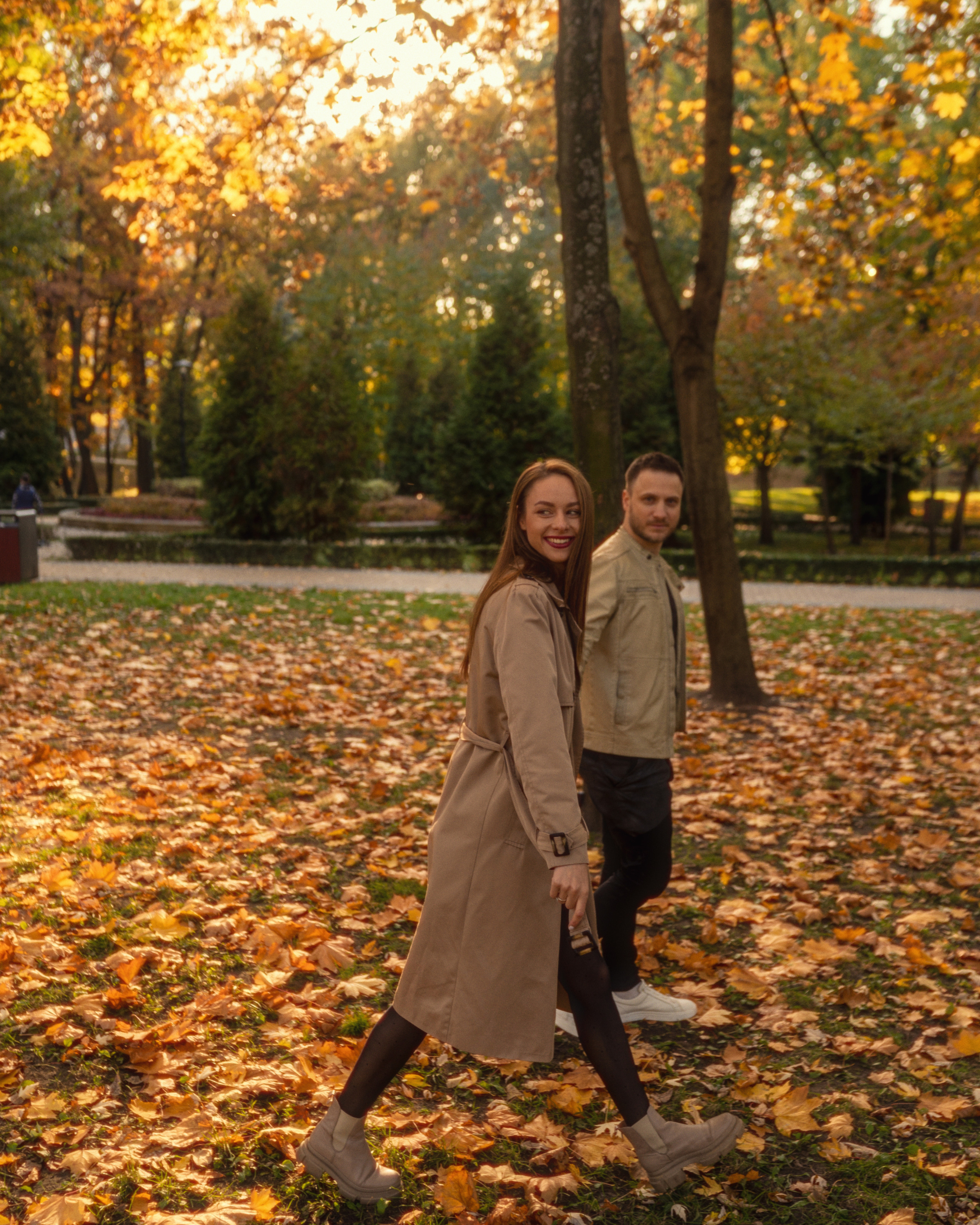 Лавстори в осеннем городском парке. Весільний і портретний фотограф в Києві Євген Ковачов