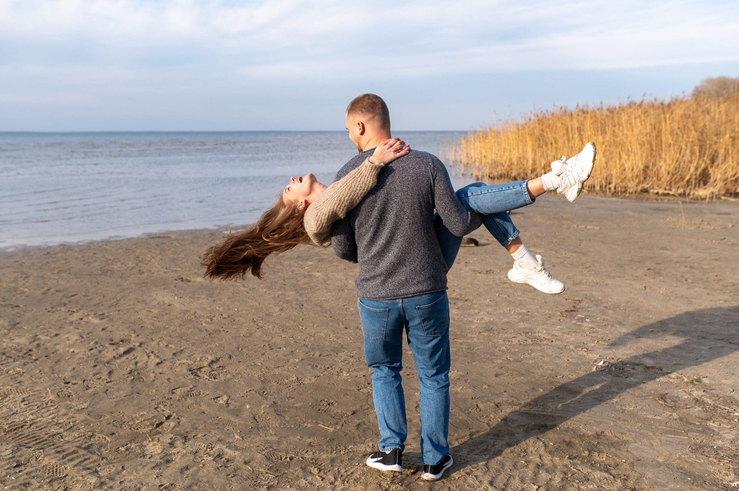 Осеннее лавстори Lovestory на берегу моря. Весільний і портретний фотограф в Києві Євген Ковачов