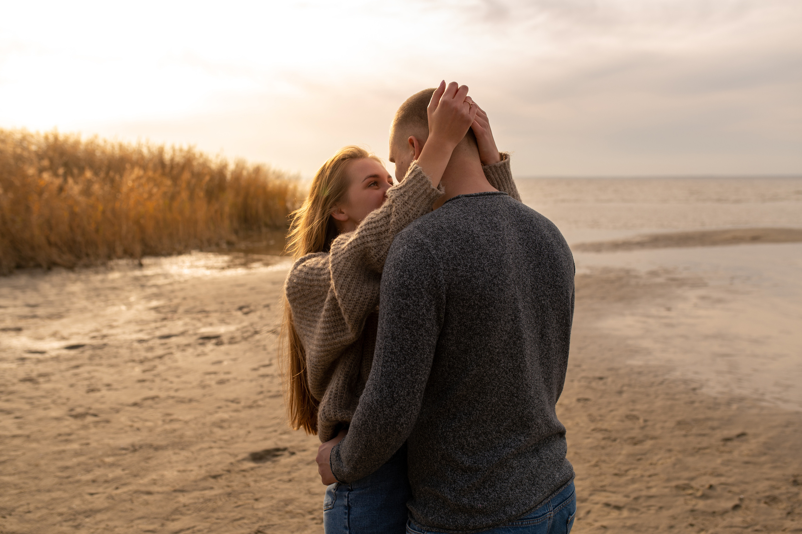 Осеннее лавстори Lovestory на берегу моря. Весільний і портретний фотограф в Києві Євген Ковачов