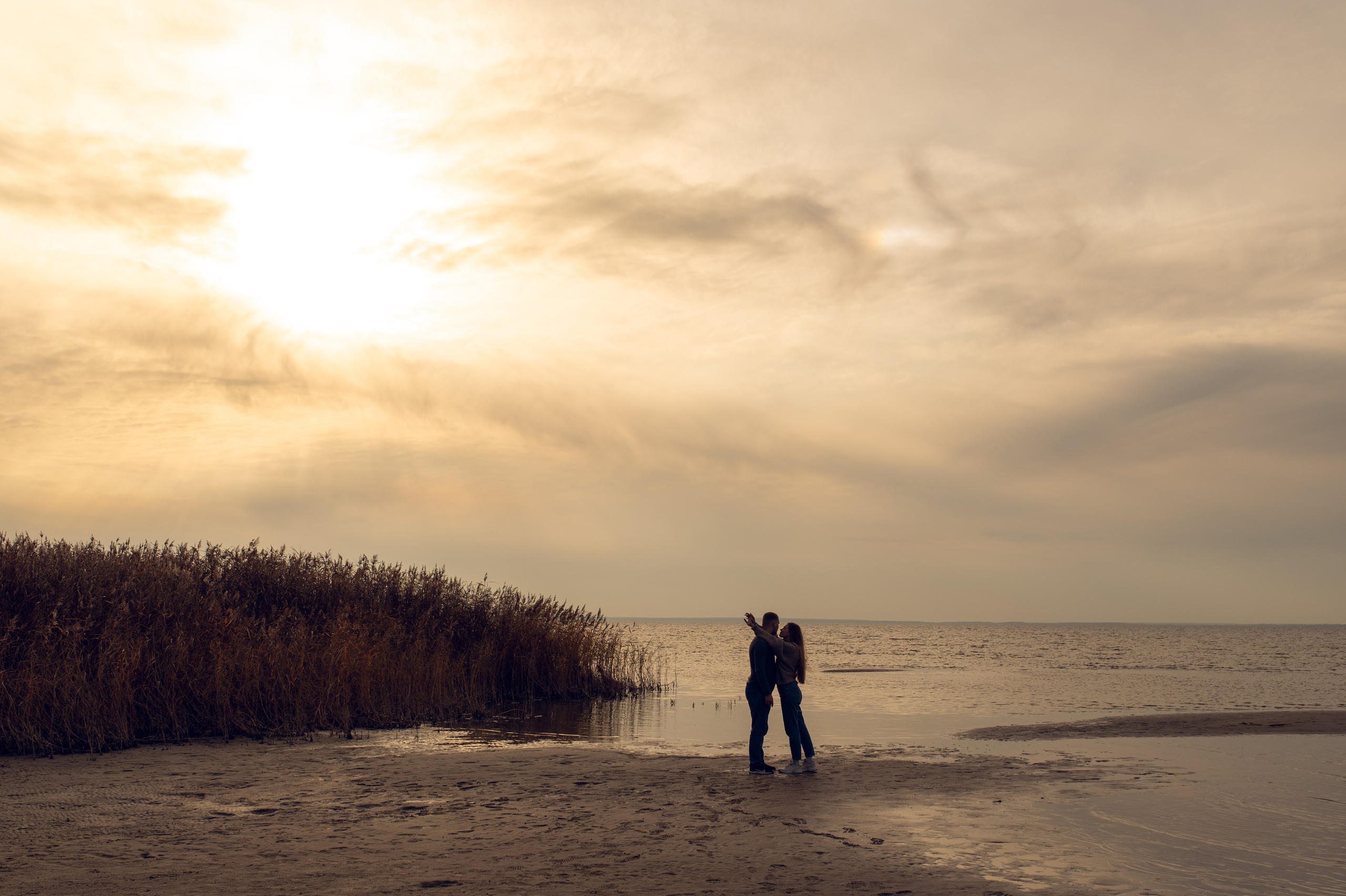 Осеннее лавстори Lovestory на берегу моря. Весільний і портретний фотограф в Києві Євген Ковачов