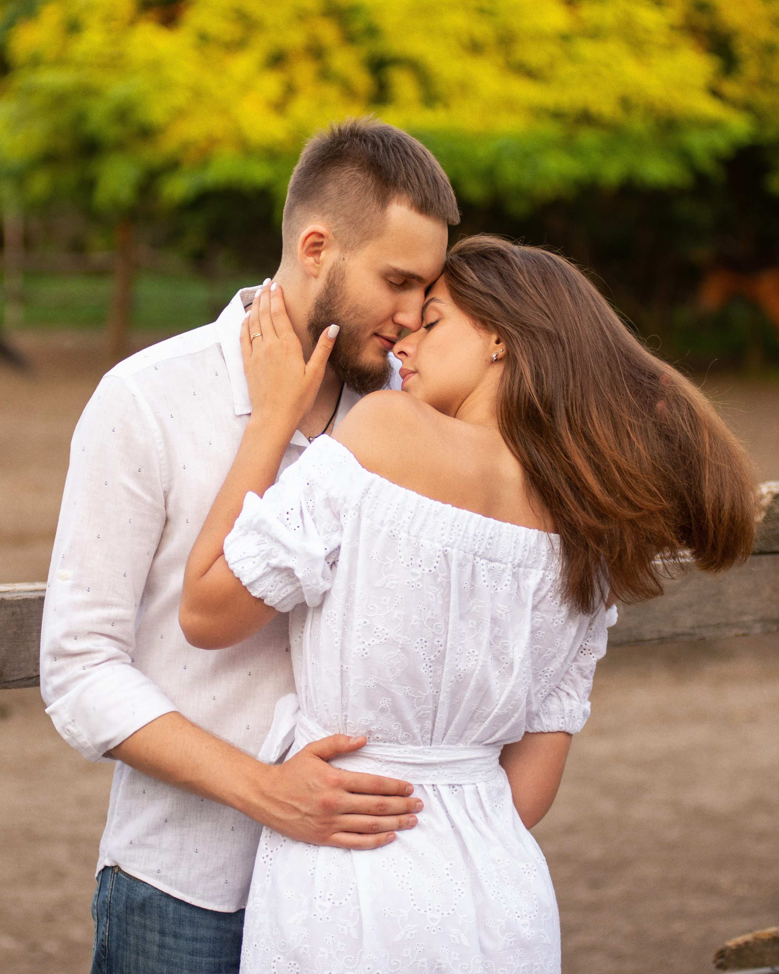 Вечерняя фотосессия влюбленных летом на природе. Весільний і портретний фотограф в Києві Євген Ковачов