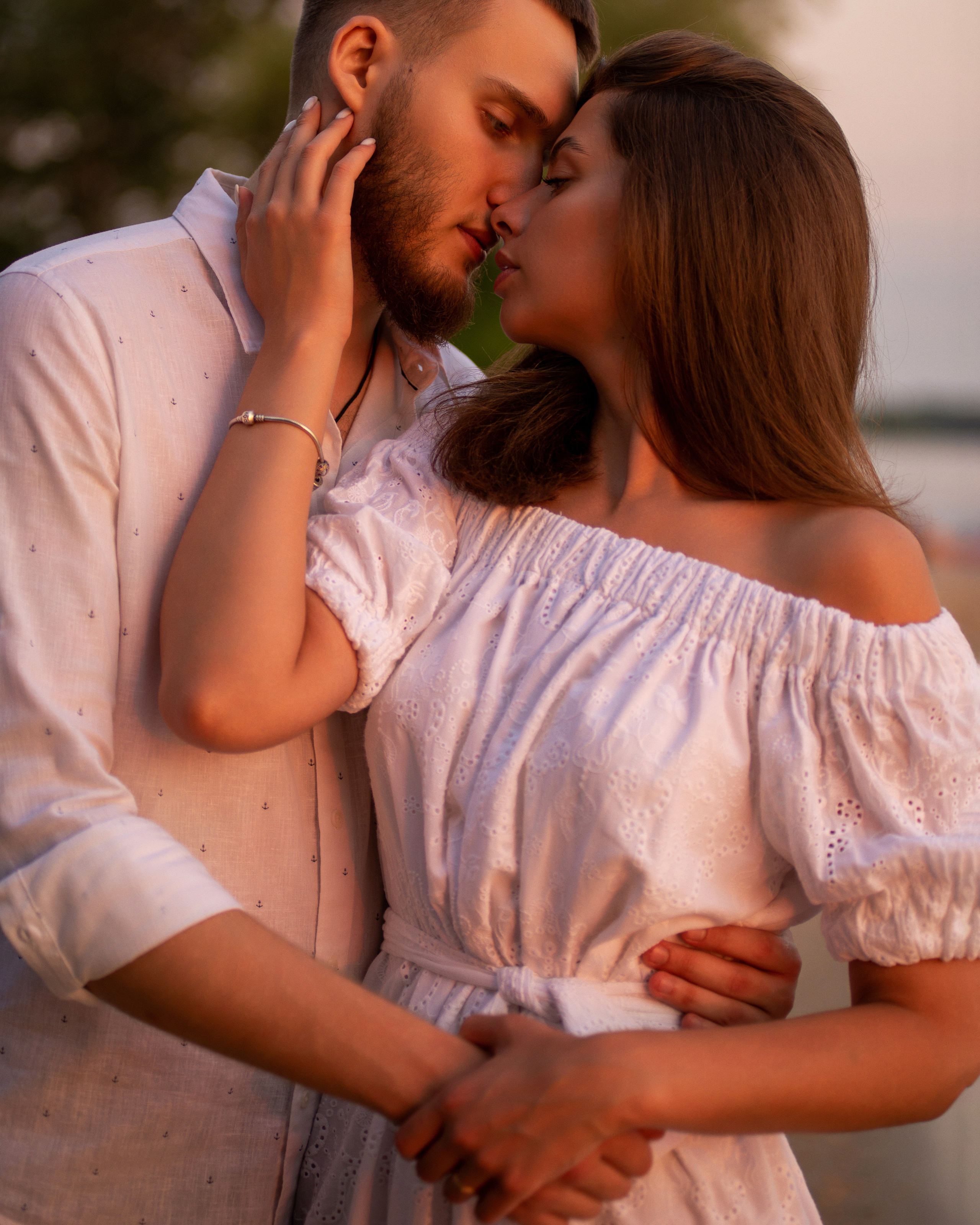 Вечерняя фотосессия влюбленных летом на природе. Весільний і портретний фотограф в Києві Євген Ковачов