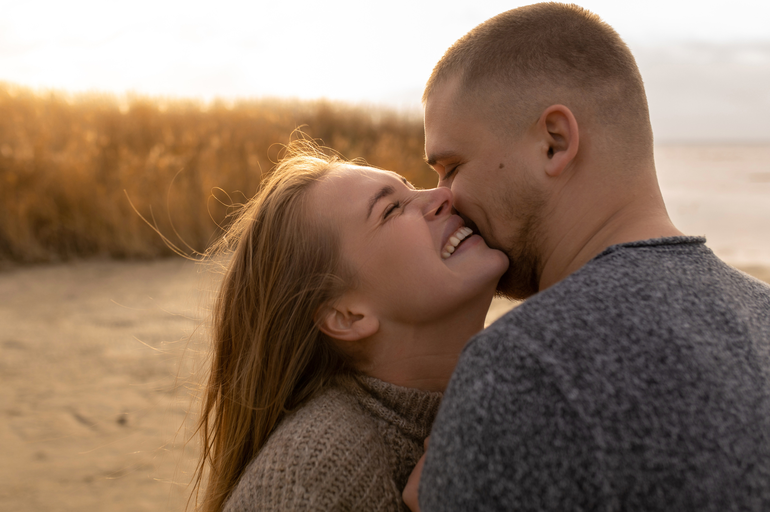 Осеннее лавстори Lovestory на берегу моря. Весільний і портретний фотограф в Києві Євген Ковачов