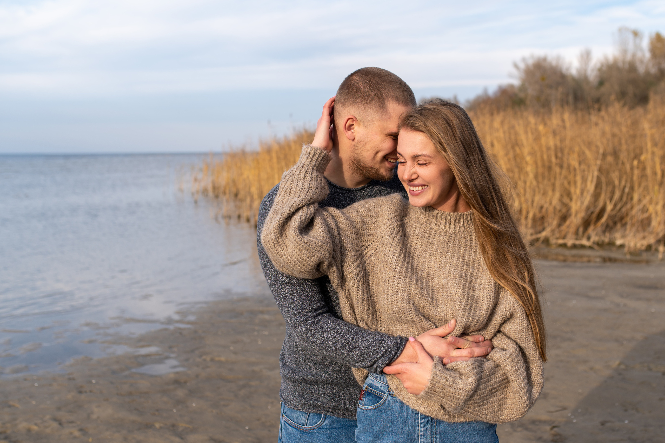 Осеннее лавстори Lovestory на берегу моря. Весільний і портретний фотограф в Києві Євген Ковачов