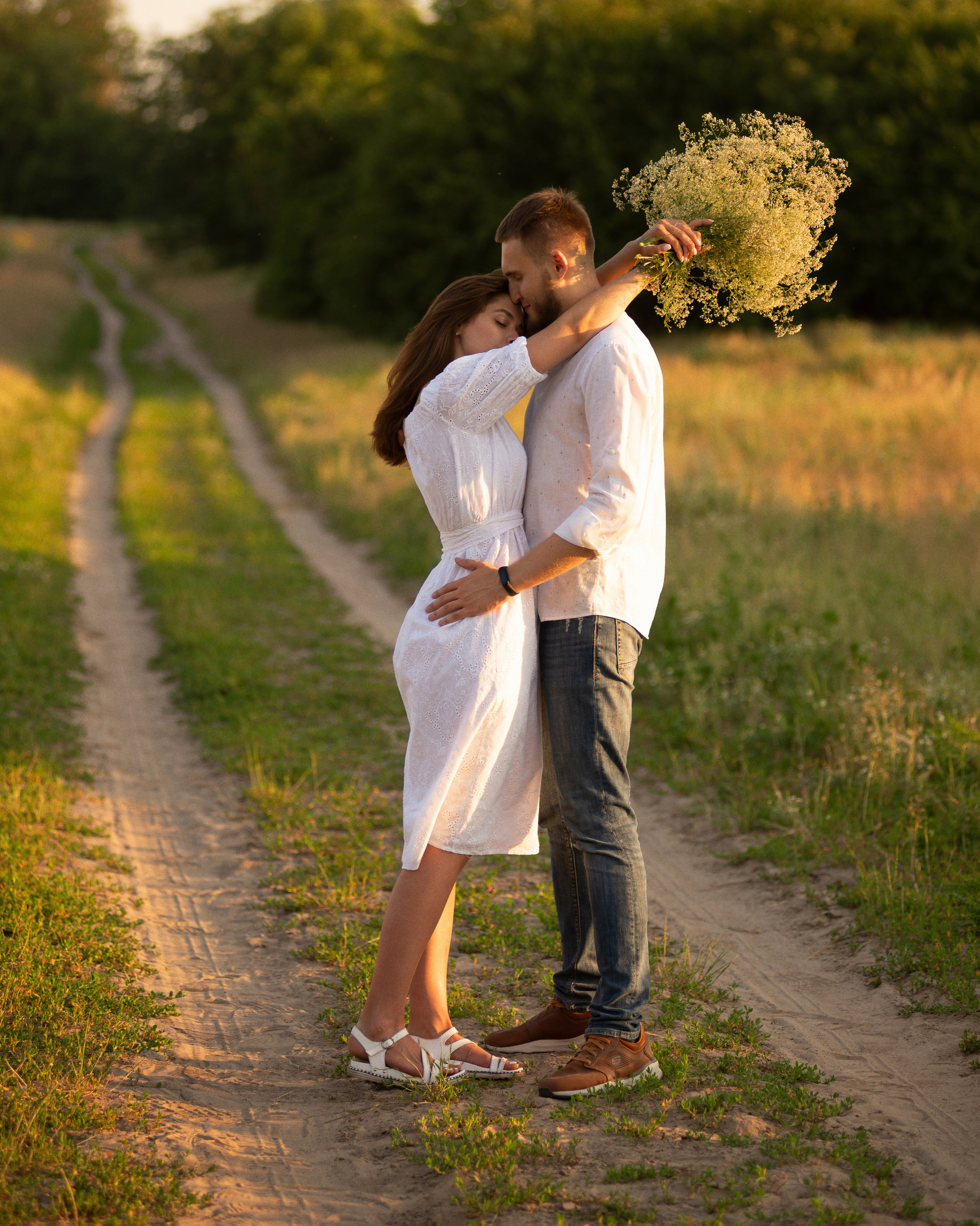 Вечерняя фотосессия влюбленных летом на природе. Весільний і портретний фотограф в Києві Євген Ковачов