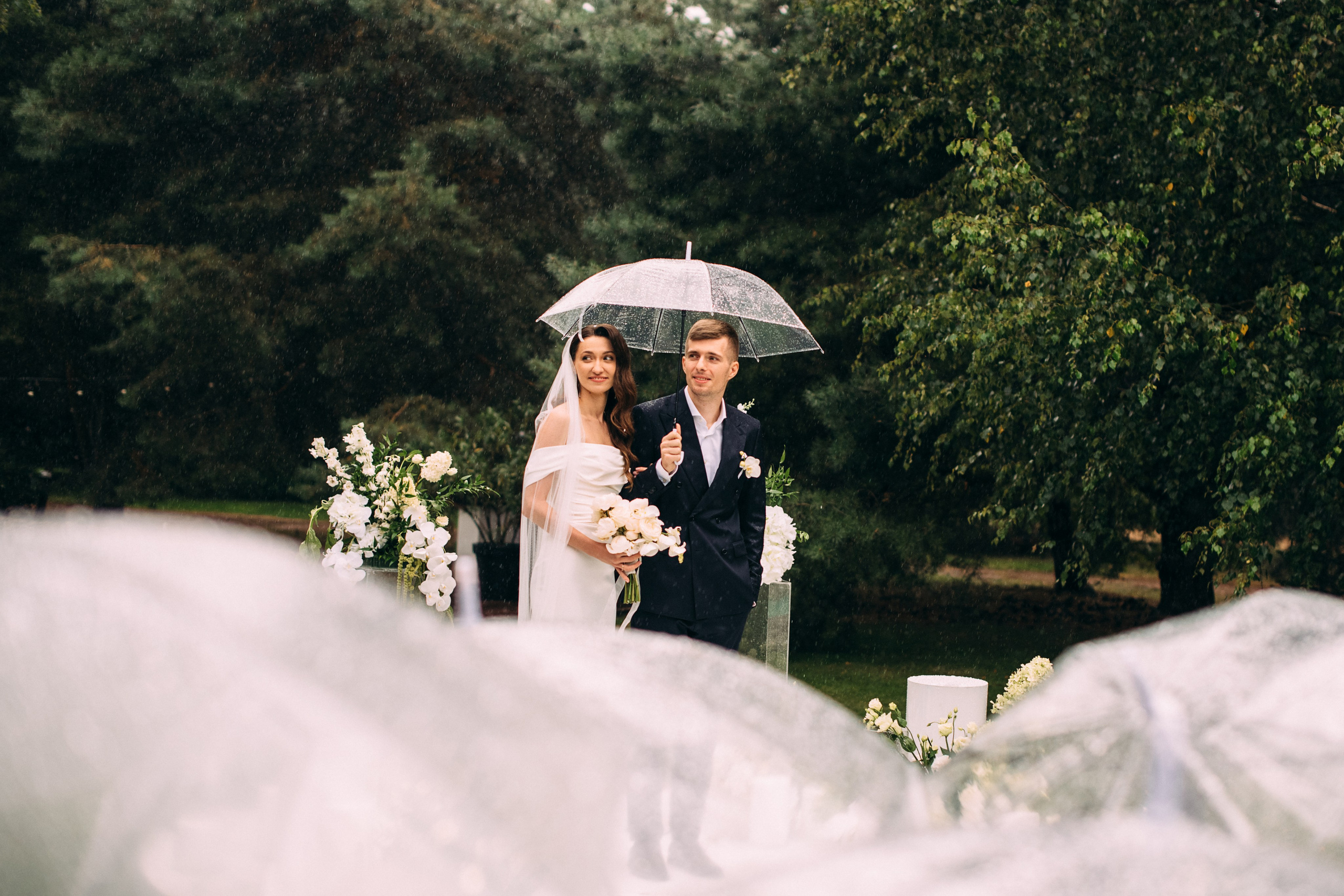 K&M. Rain, love and a lot of happiness. Wedding family photographer Alicante Benidorm Valencia Costa Blanca