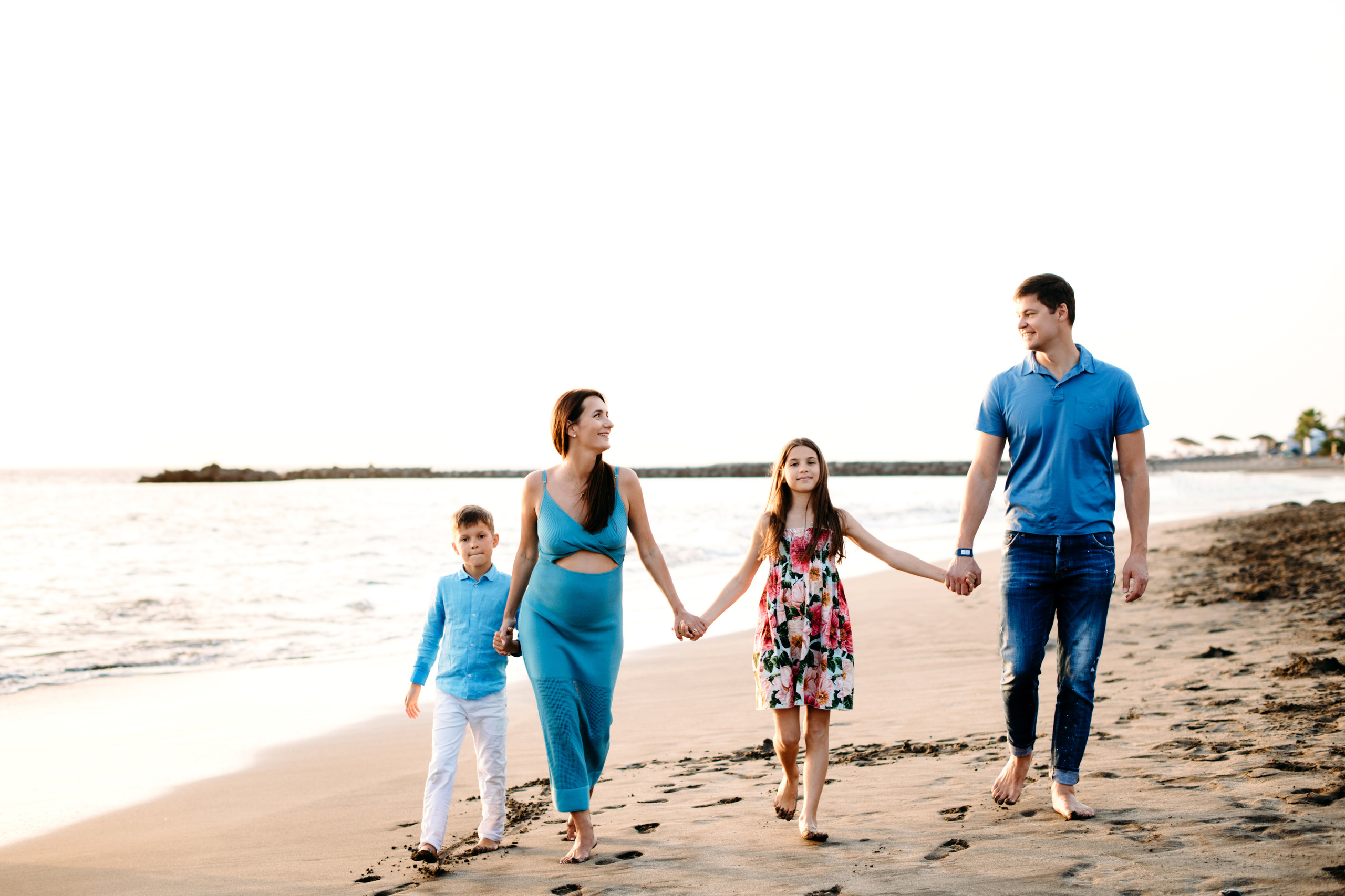 J. Black or white?. Wedding family photographer Alicante Benidorm Valencia Costa Blanca