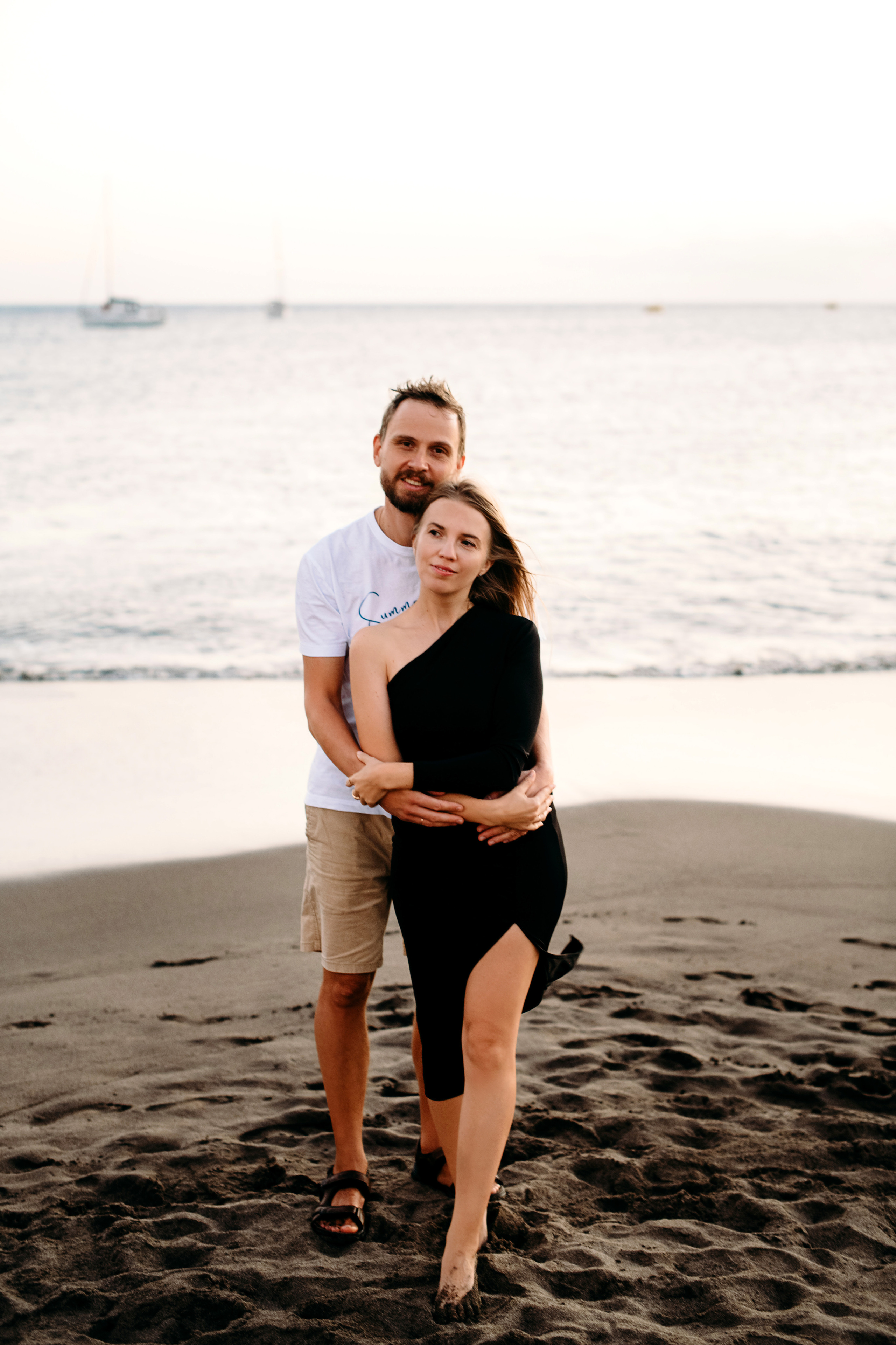 Wind, ocean and happiness. Playa de la Tejita. Fotografo de boda, familia Alicante Benidorm Valencia Costa Blanca