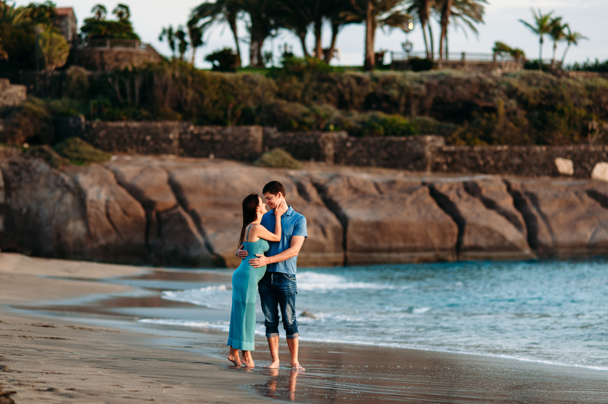 J. Black or white?. Wedding family photographer Alicante Benidorm Valencia Costa Blanca