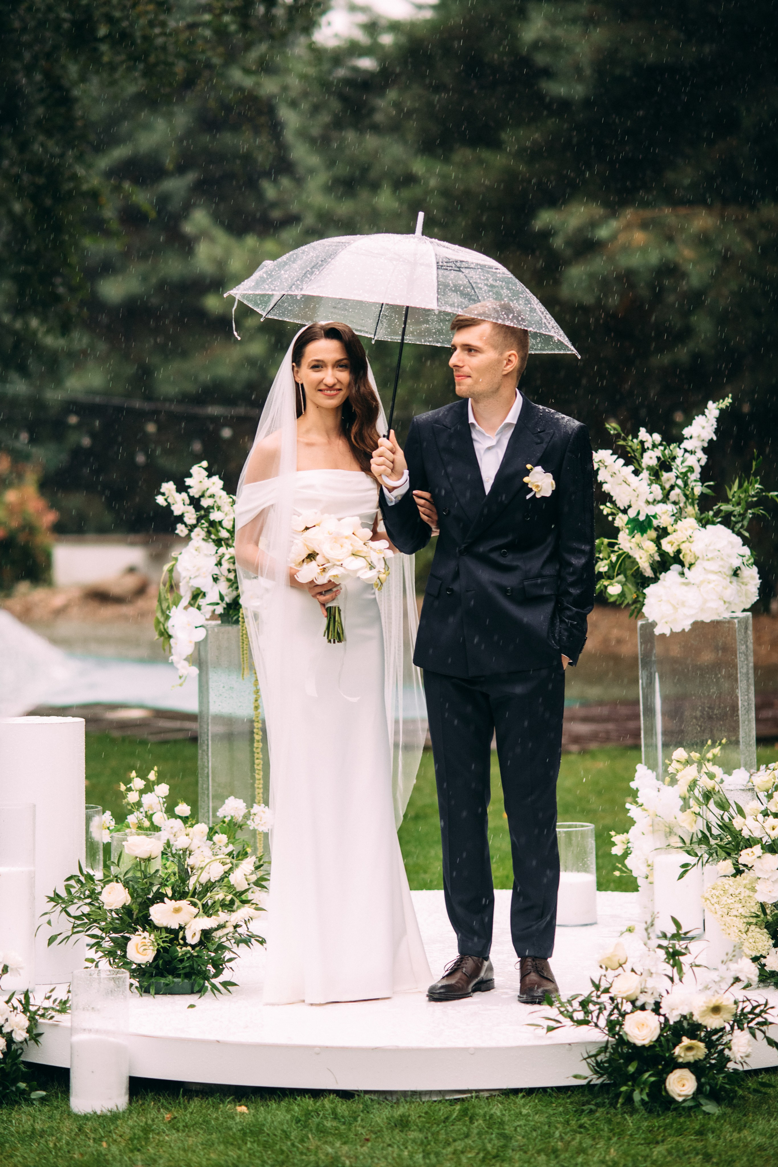 K&M. Rain, love and a lot of happiness. Wedding family photographer Alicante Benidorm Valencia Costa Blanca