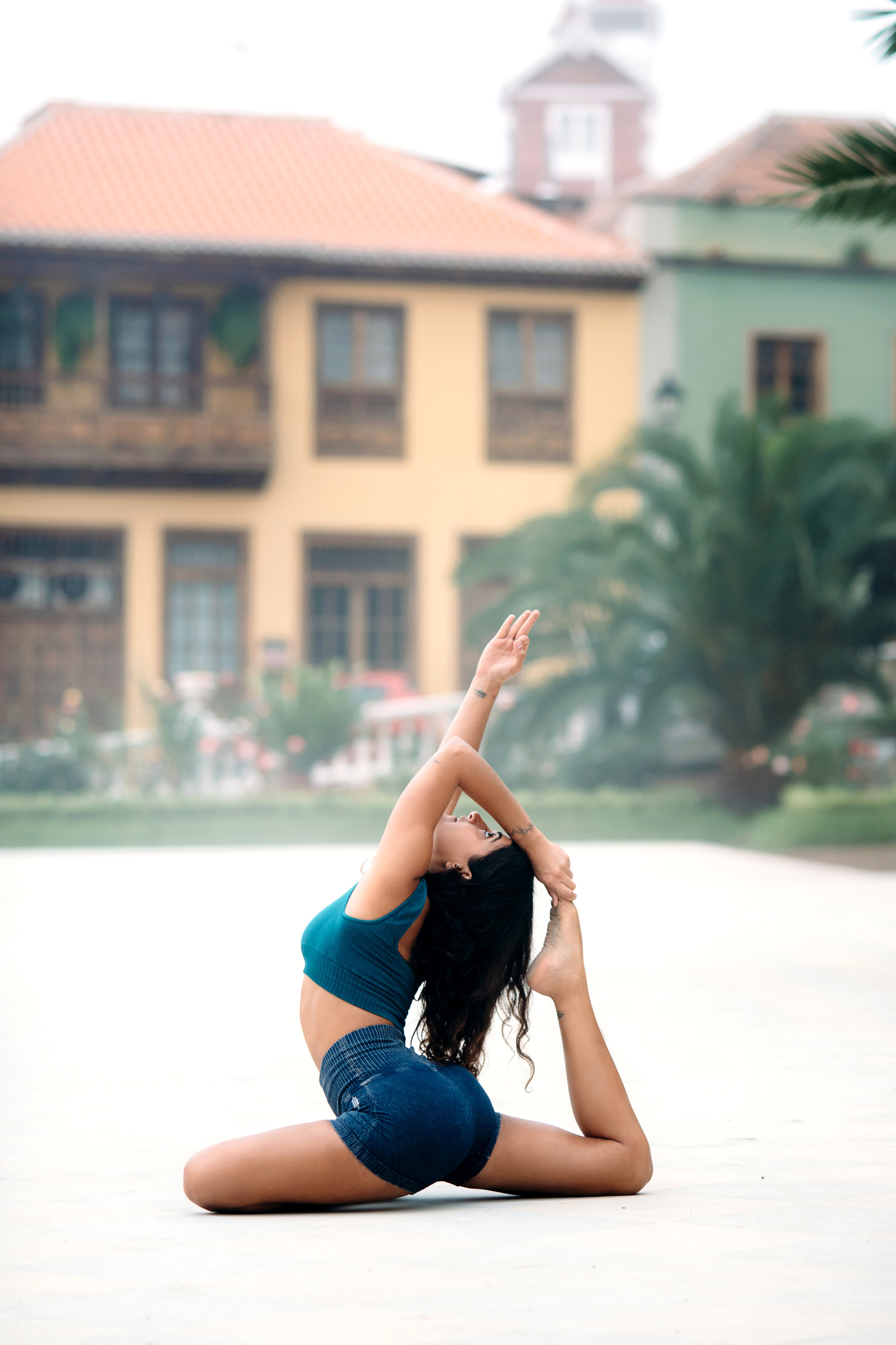 Yoga girl. Puerto de la Cruz. Fotografo de boda, familia Alicante Benidorm Valencia Costa Blanca