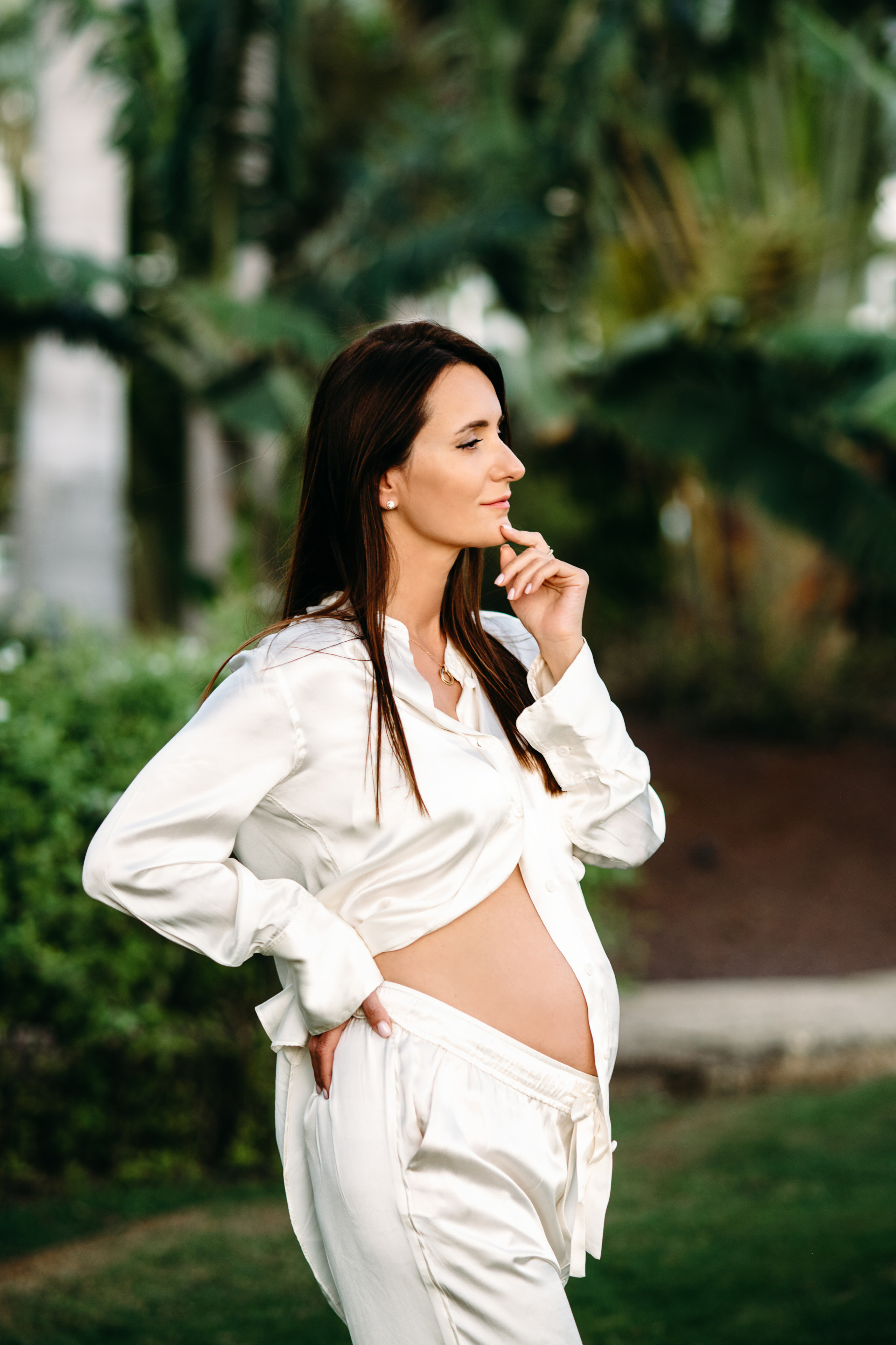 J. Black or white?. Wedding family photographer Alicante Benidorm Valencia Costa Blanca