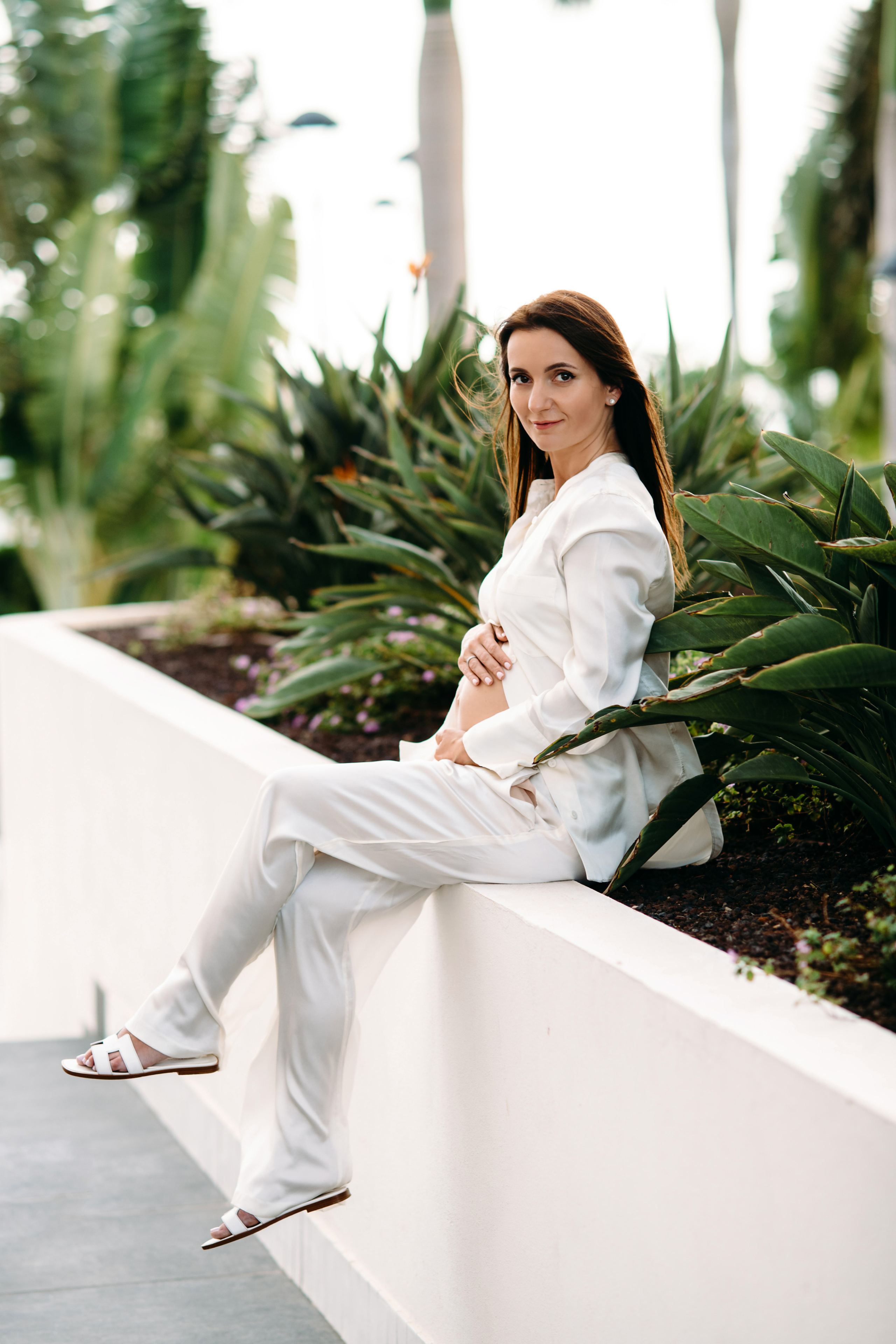 J. Black or white?. Wedding family photographer Alicante Benidorm Valencia Costa Blanca