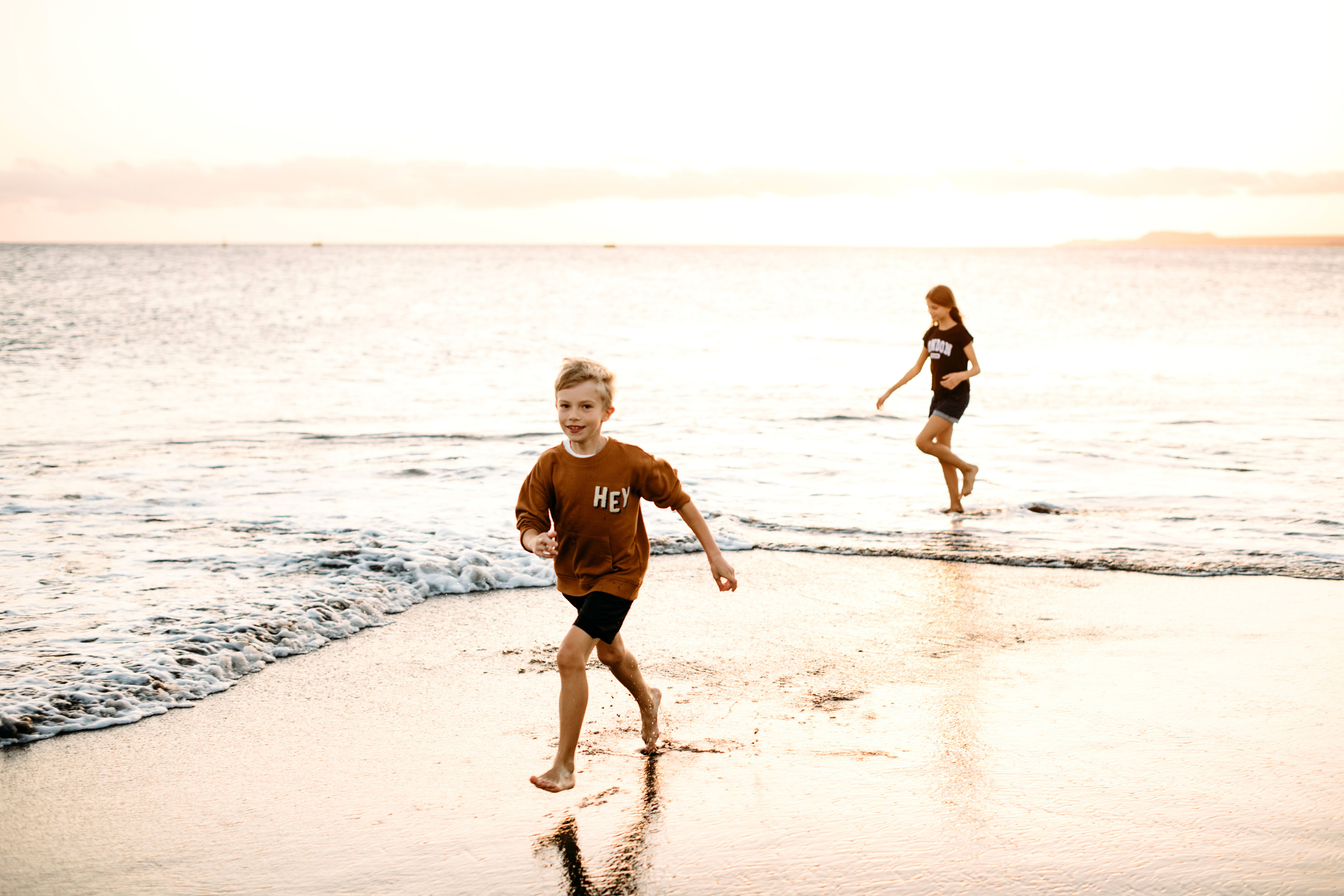 Wind, ocean and happiness. Playa de la Tejita. Fotografo de boda, familia Alicante Benidorm Valencia Costa Blanca