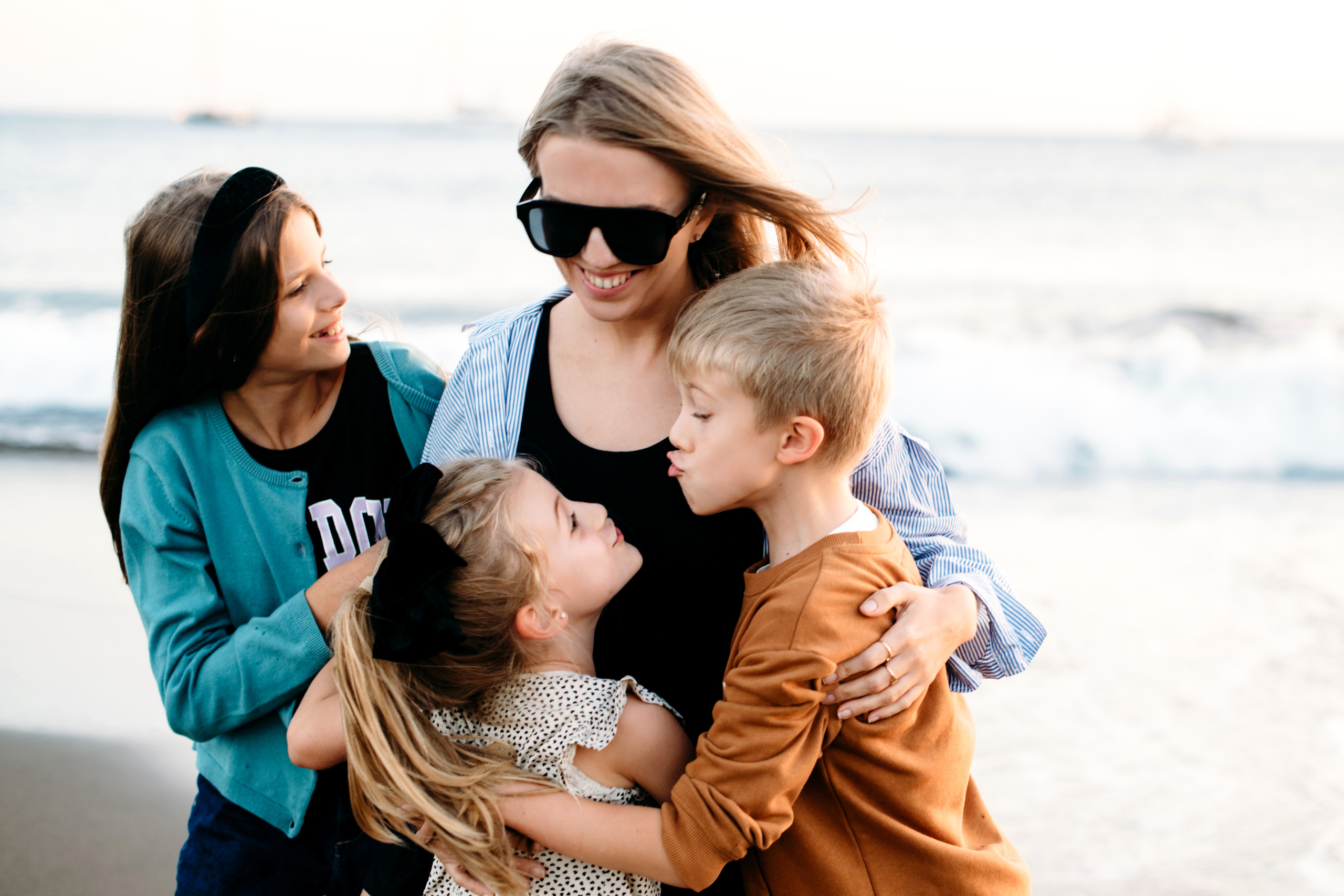 Wind, ocean and happiness. Playa de la Tejita. Fotografo de boda, familia Alicante Benidorm Valencia Costa Blanca