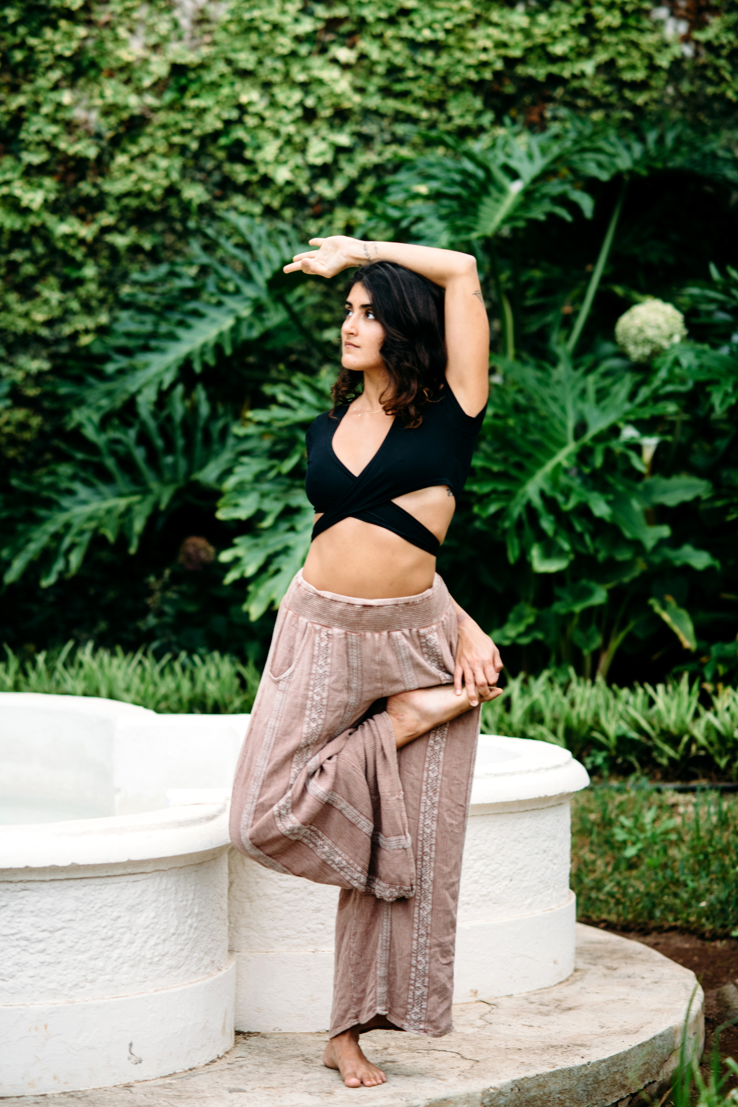 Yoga girl. Puerto de la Cruz. Fotografo de boda, familia Alicante Benidorm Valencia Costa Blanca