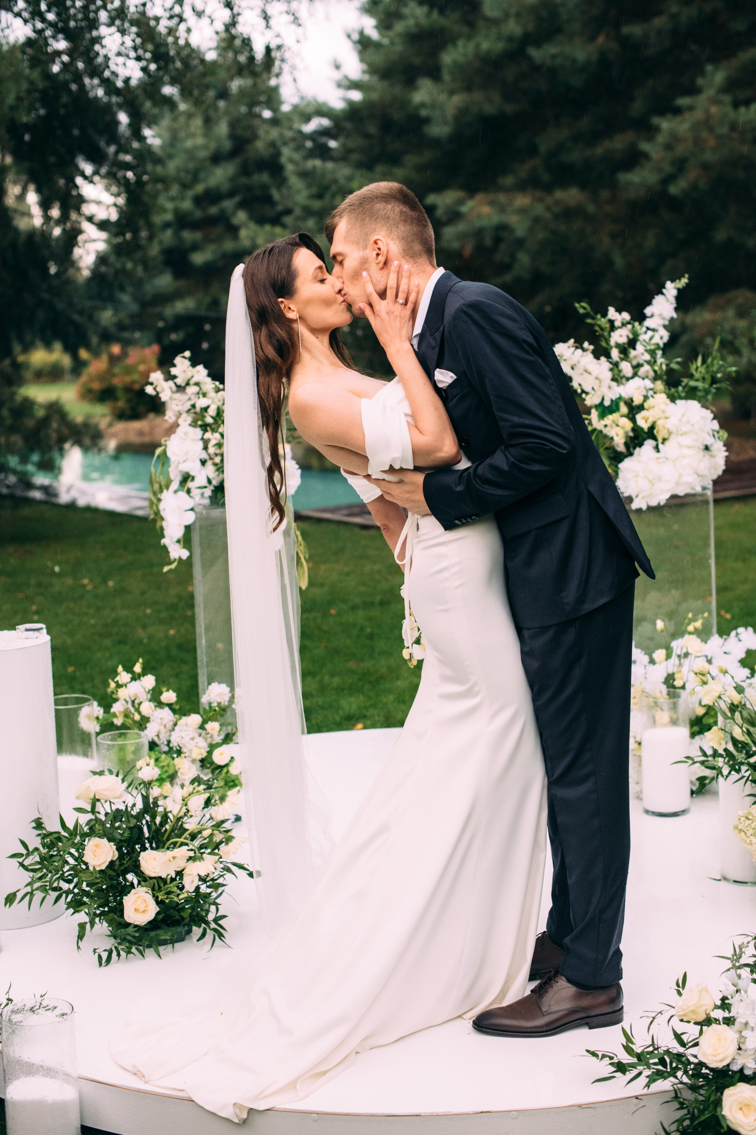 K&M. Rain, love and a lot of happiness. Wedding family photographer Alicante Benidorm Valencia Costa Blanca