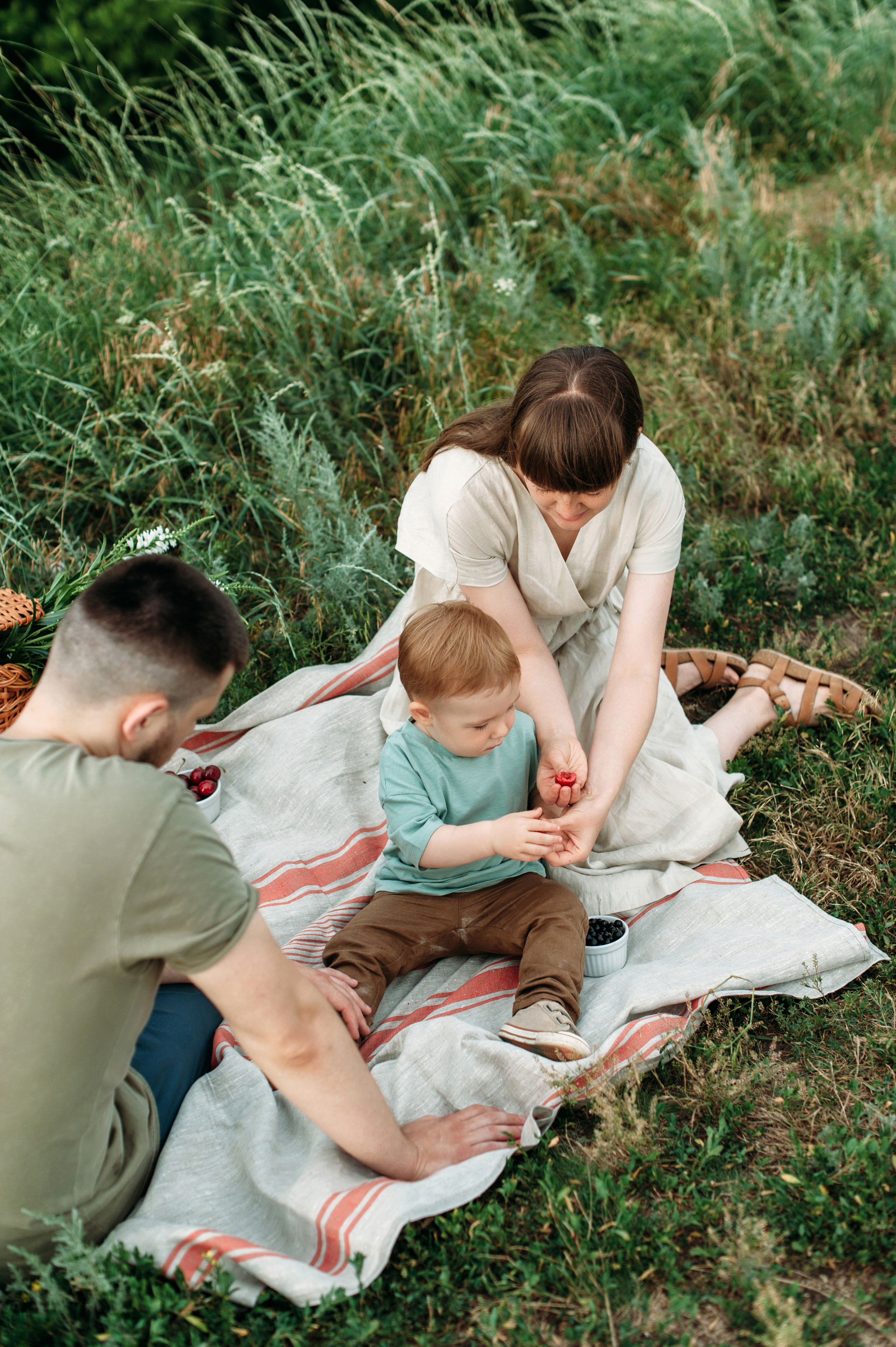 V+T+T. Summer picnic. Wedding family photographer Alicante Benidorm Valencia Costa Blanca
