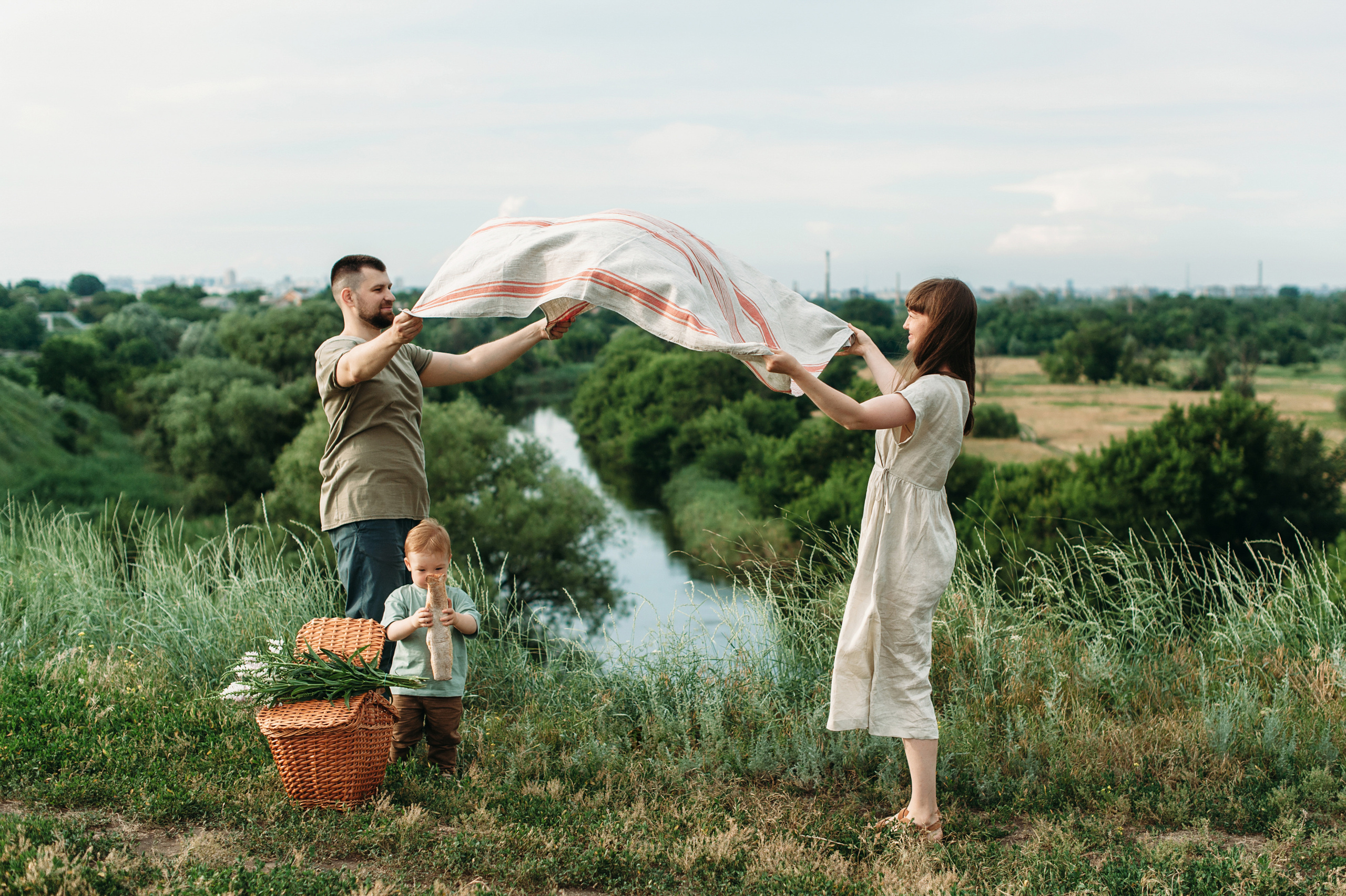 V+T+T. Summer picnic. Wedding family photographer Alicante Benidorm Valencia Costa Blanca