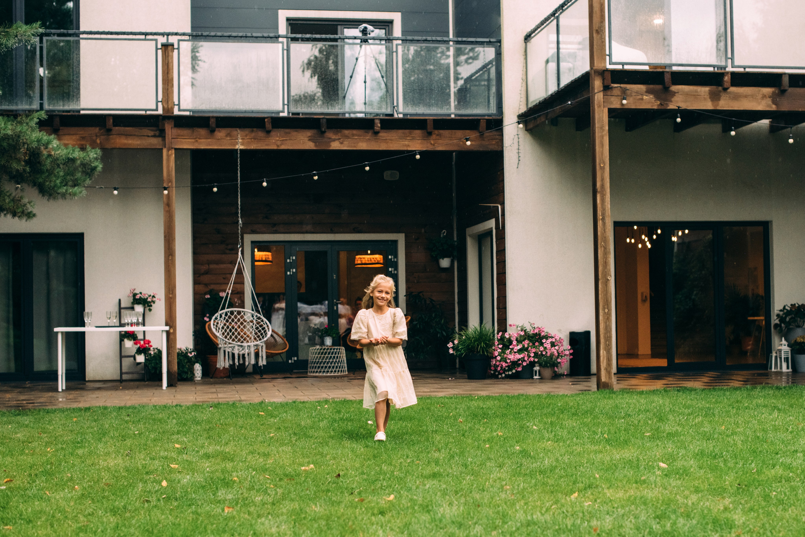 K&M. Rain, love and a lot of happiness. Wedding family photographer Alicante Benidorm Valencia Costa Blanca