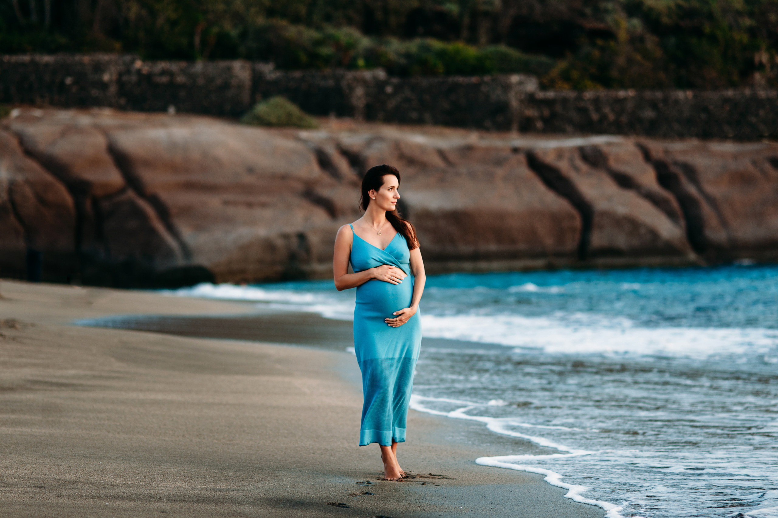 J. Black or white?. Wedding family photographer Alicante Benidorm Valencia Costa Blanca
