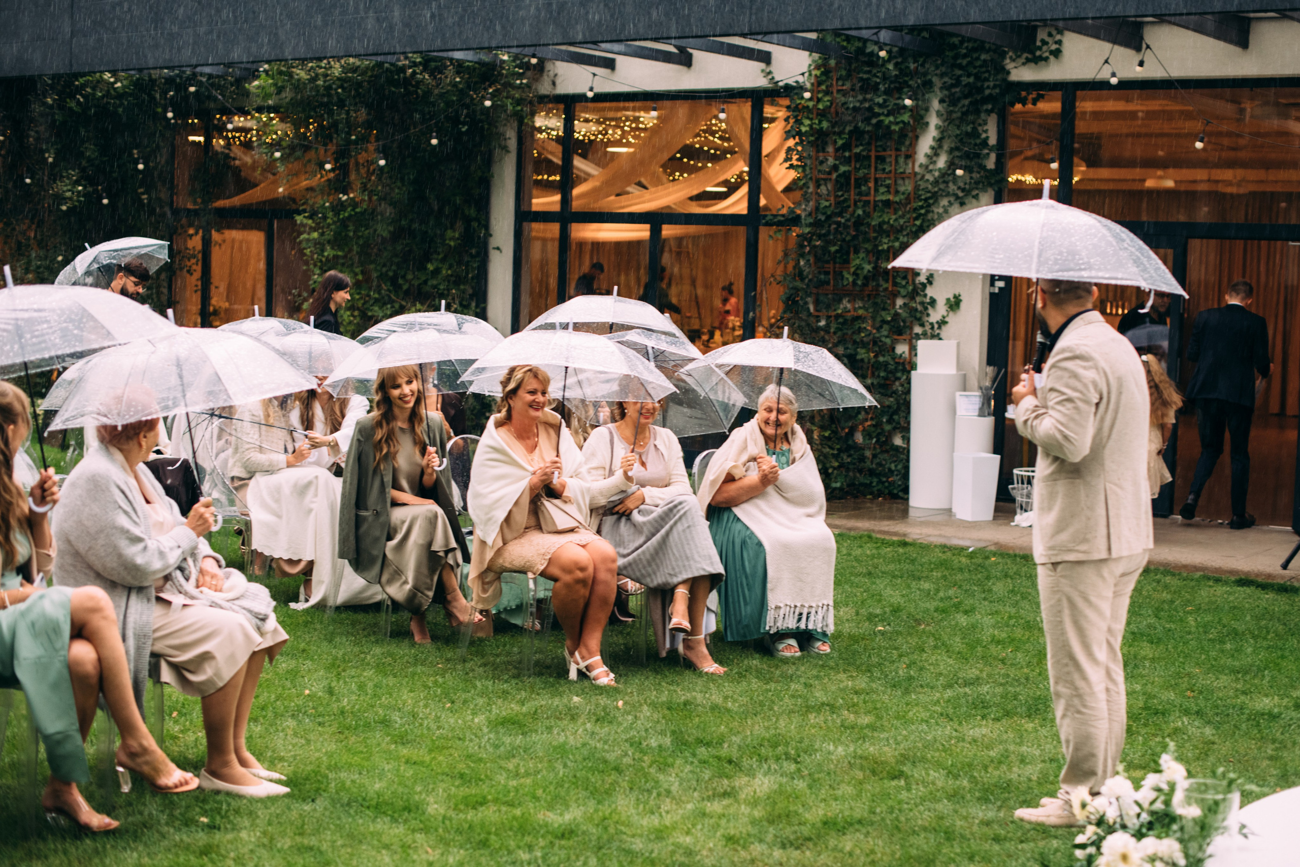 K&M. Rain, love and a lot of happiness. Wedding family photographer Alicante Benidorm Valencia Costa Blanca