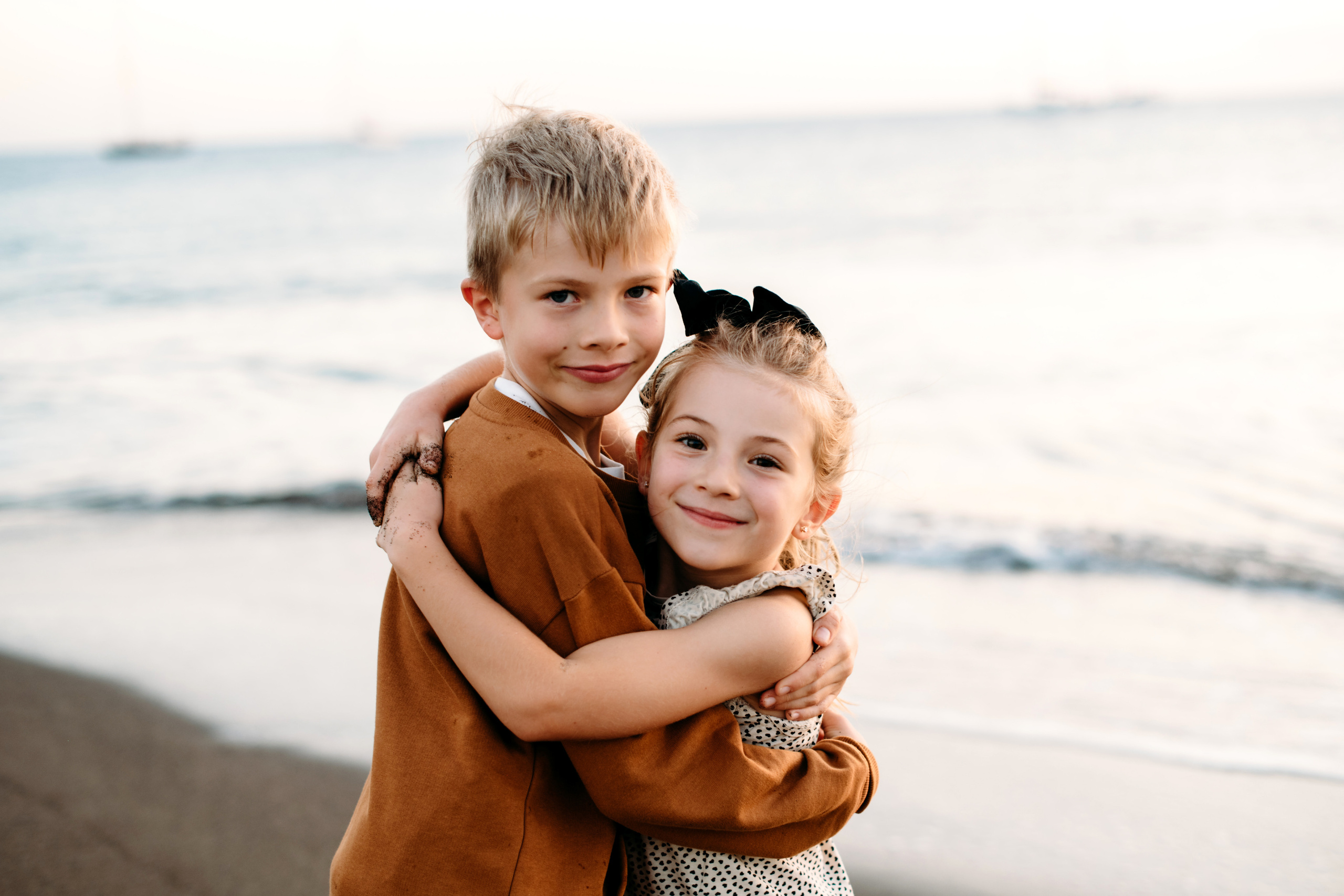 Wind, ocean and happiness. Playa de la Tejita. Fotografo de boda, familia Alicante Benidorm Valencia Costa Blanca