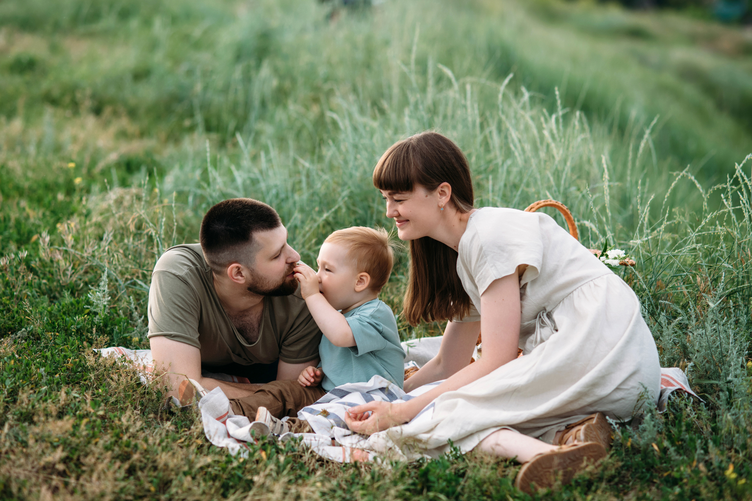 V+T+T. Summer picnic. Wedding family photographer Alicante Benidorm Valencia Costa Blanca