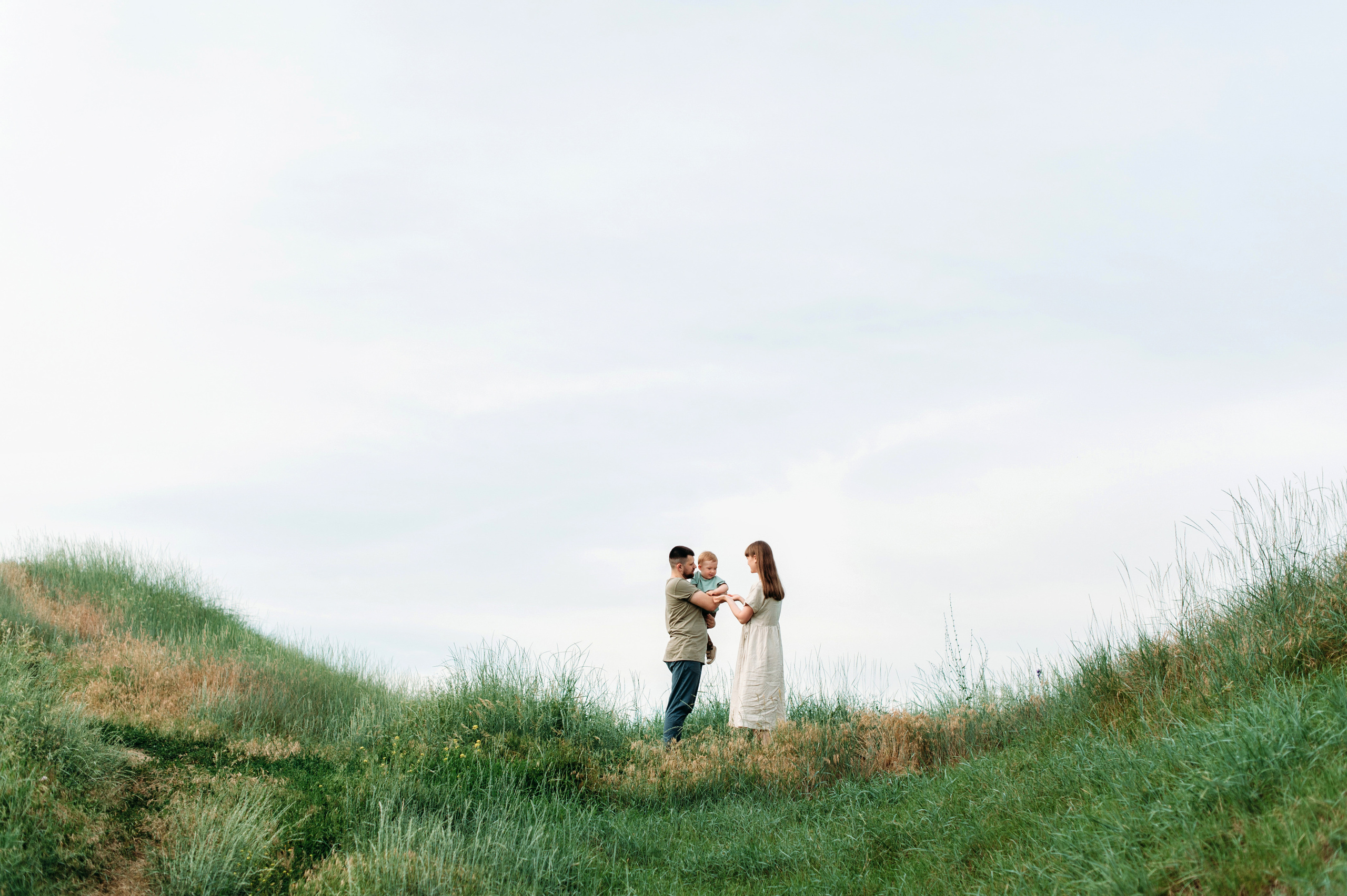 V+T+T. Summer picnic. Wedding family photographer Alicante Benidorm Valencia Costa Blanca