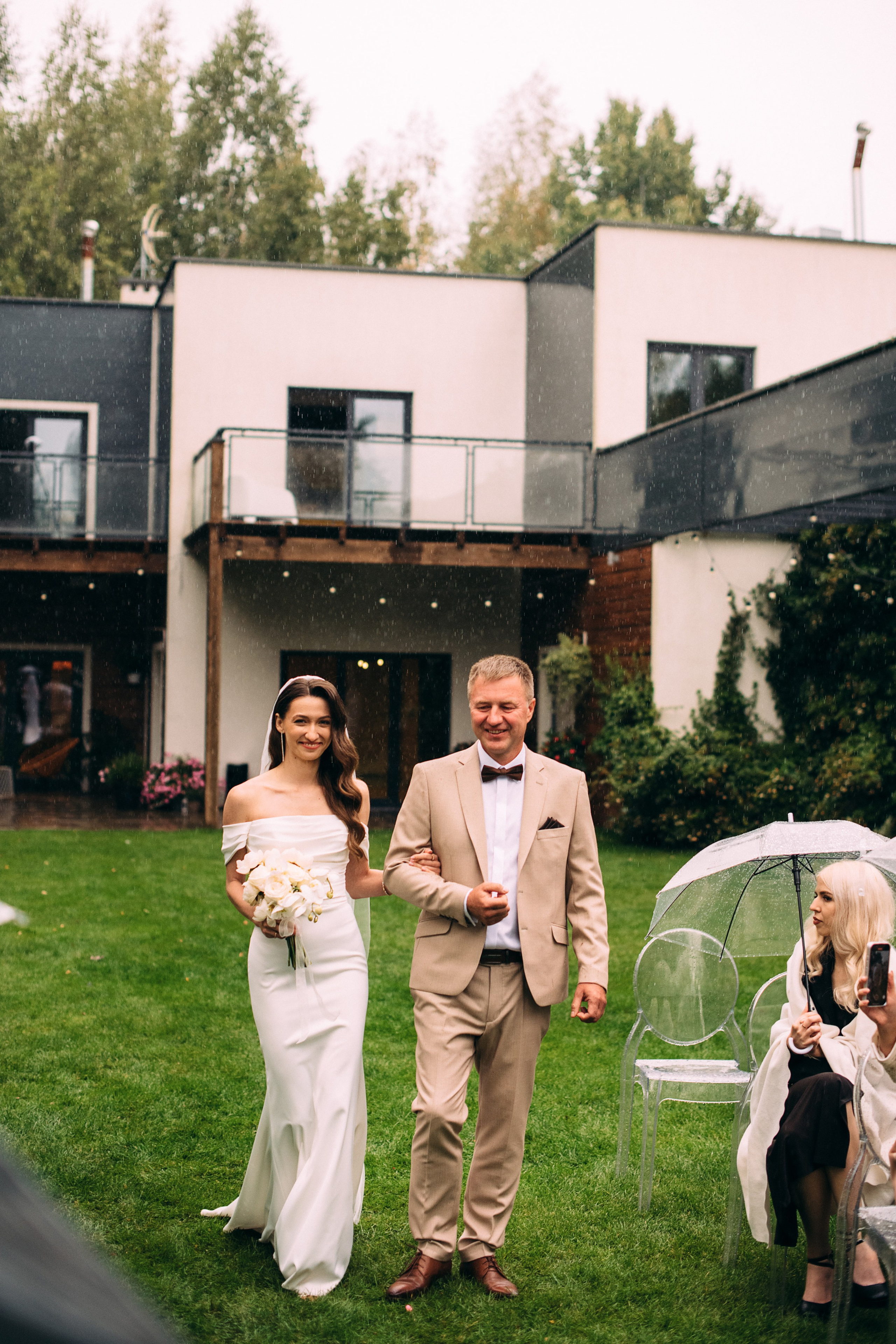 K&M. Rain, love and a lot of happiness. Wedding family photographer Alicante Benidorm Valencia Costa Blanca