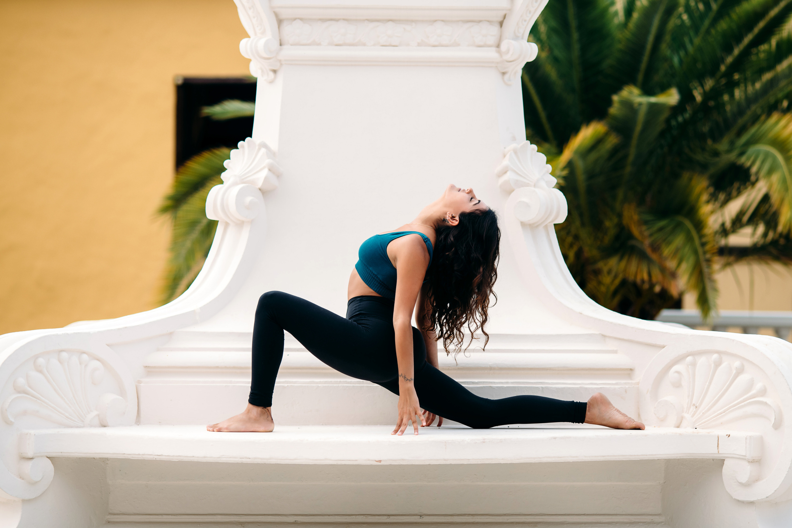Yoga girl. Puerto de la Cruz. Fotografo de boda, familia Alicante Benidorm Valencia Costa Blanca