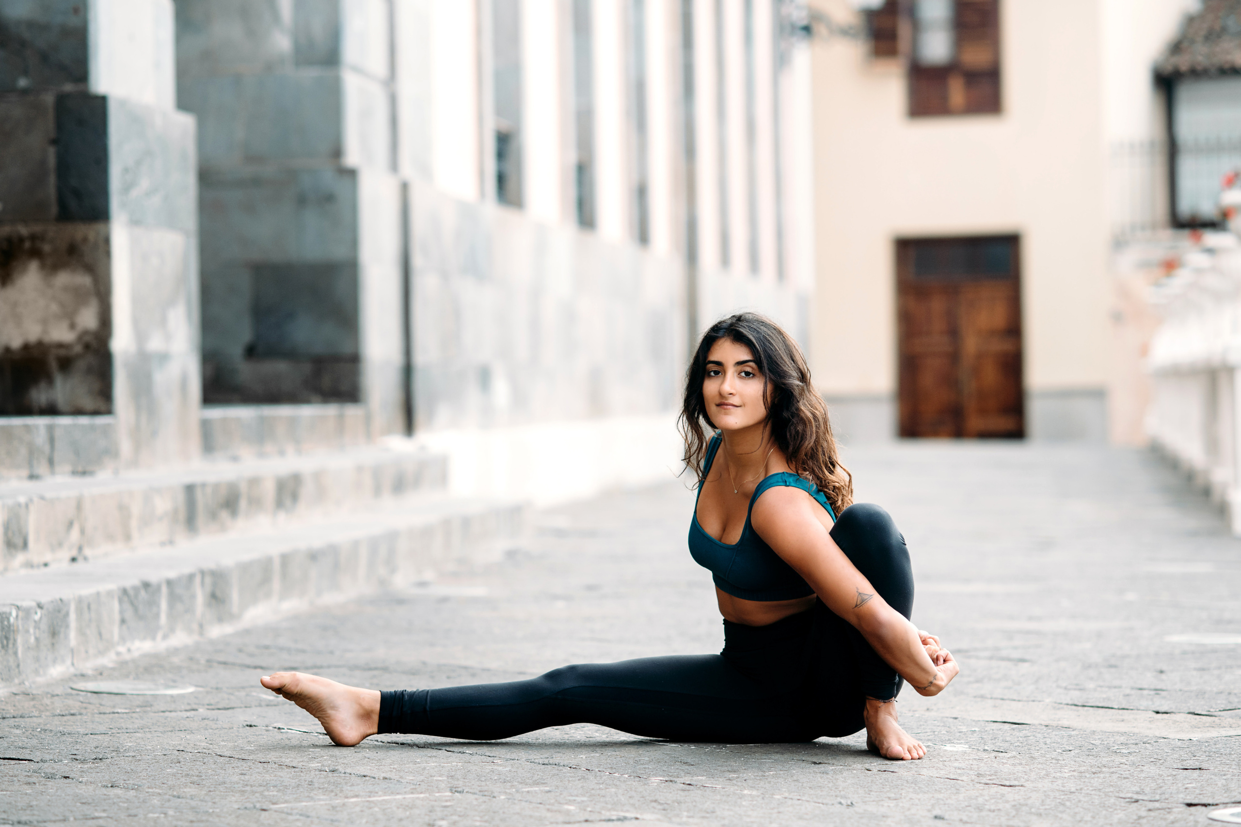 Yoga girl. Puerto de la Cruz. Fotografo de boda, familia Alicante Benidorm Valencia Costa Blanca