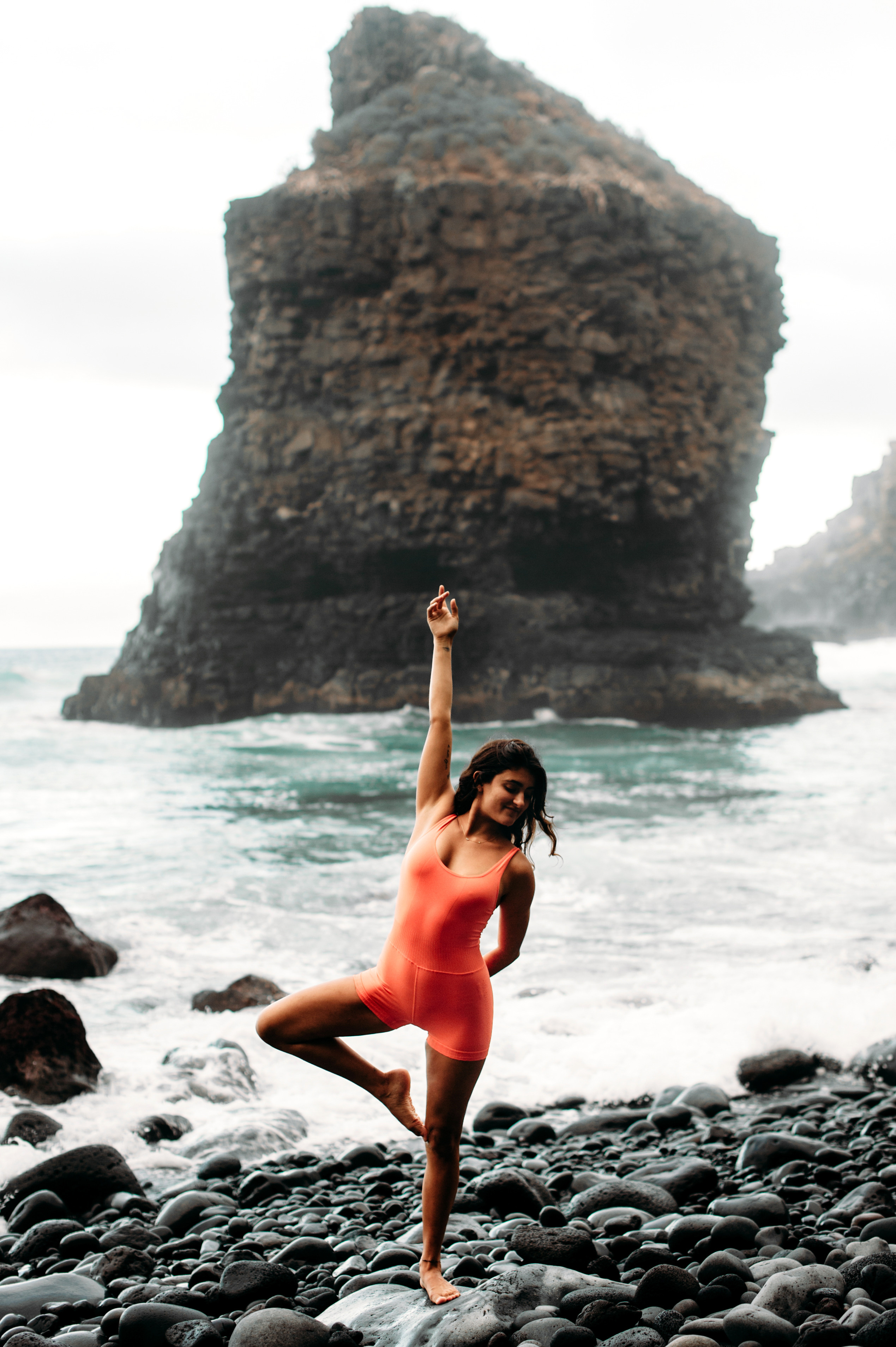 Yoga girl. Puerto de la Cruz. Fotografo de boda, familia Alicante Benidorm Valencia Costa Blanca