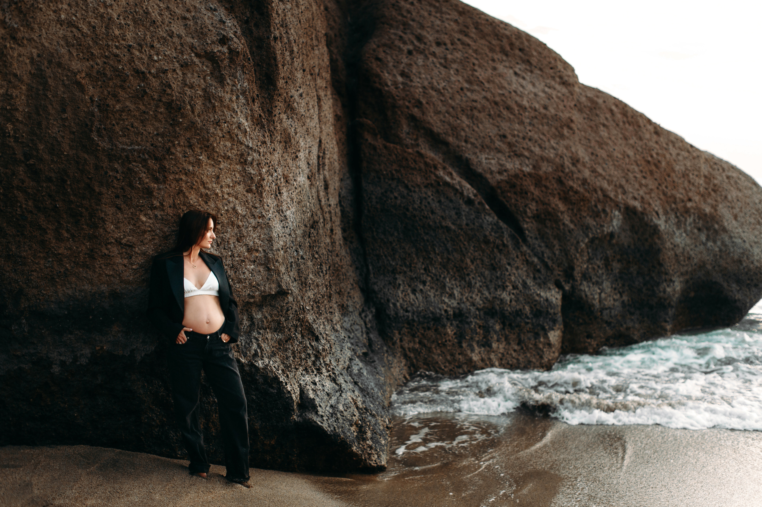 J. Black or white?. Wedding family photographer Alicante Benidorm Valencia Costa Blanca