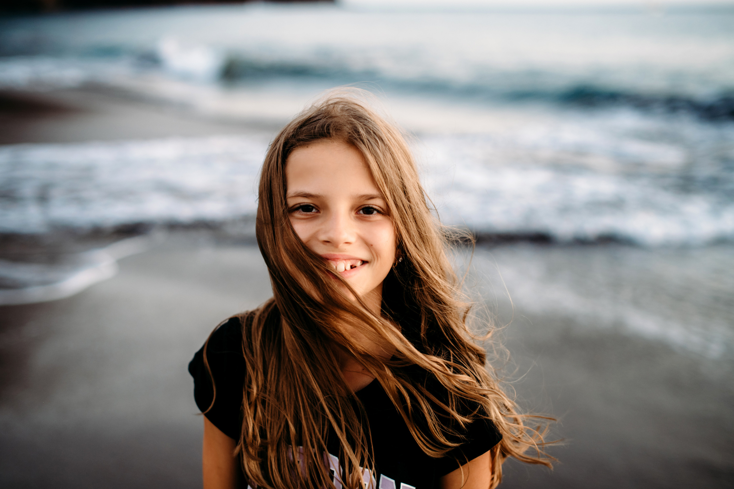 Wind, ocean and happiness. Playa de la Tejita. Fotografo de boda, familia Alicante Benidorm Valencia Costa Blanca