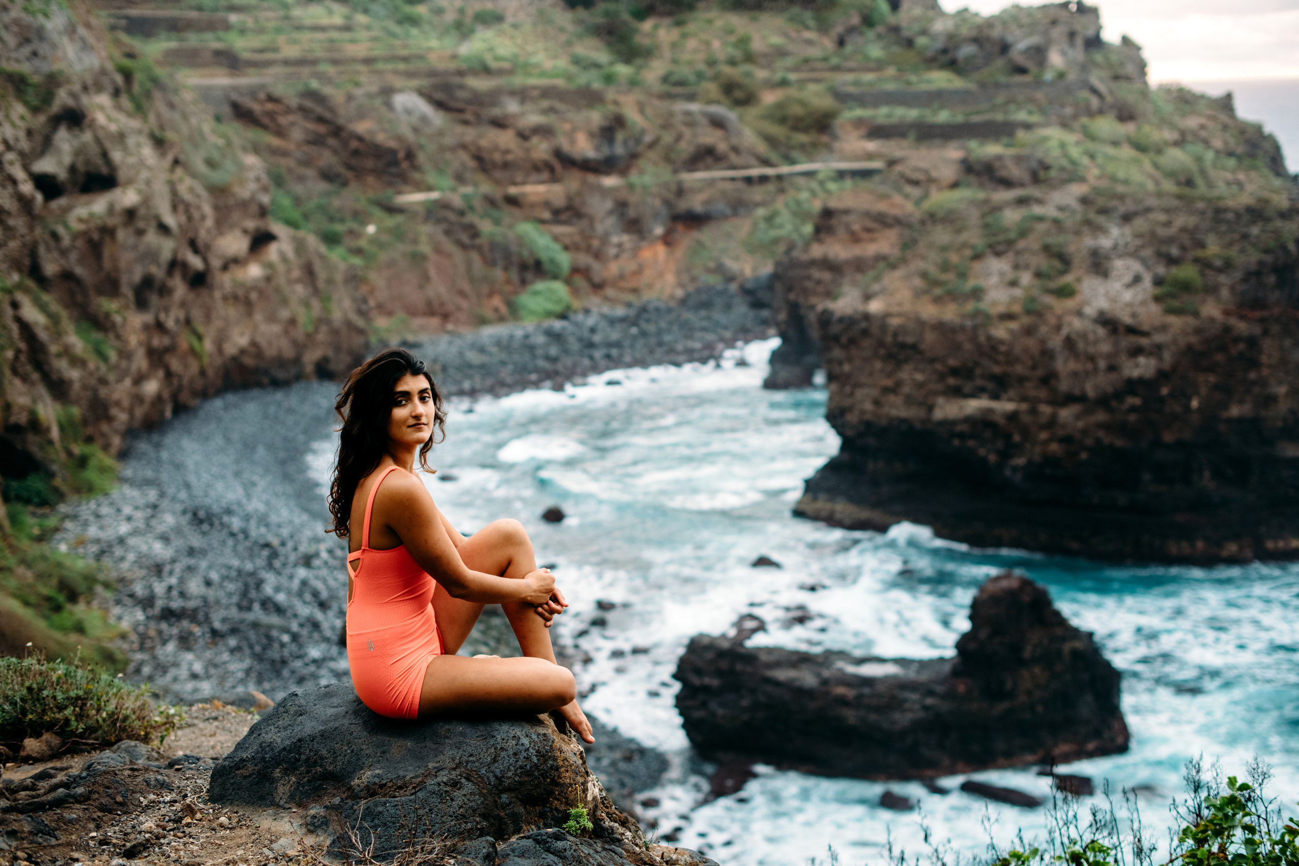 Yoga girl. Puerto de la Cruz. Fotografo de boda, familia Alicante Benidorm Valencia Costa Blanca