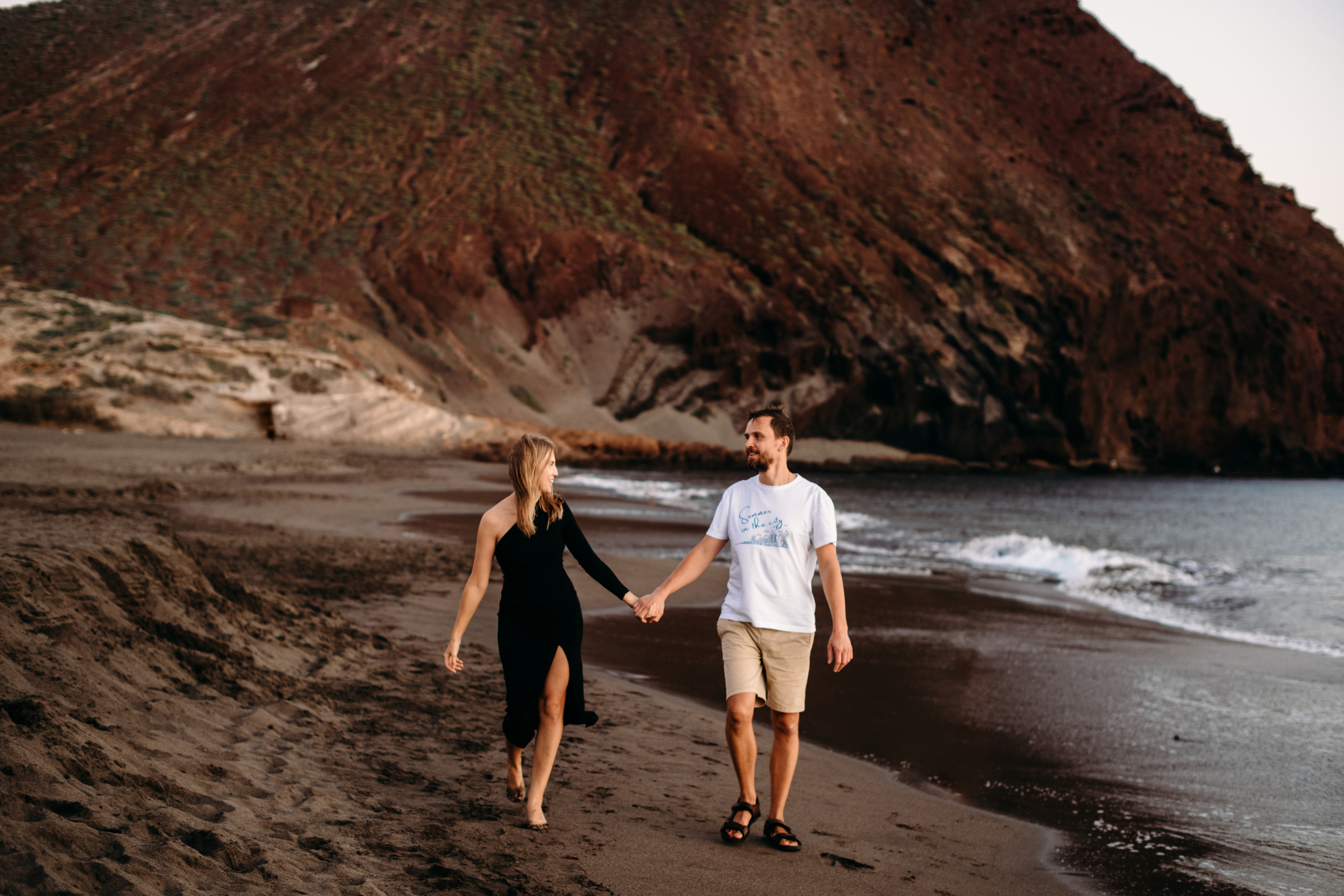 Wind, ocean and happiness. Playa de la Tejita. Fotografo de boda, familia Alicante Benidorm Valencia Costa Blanca