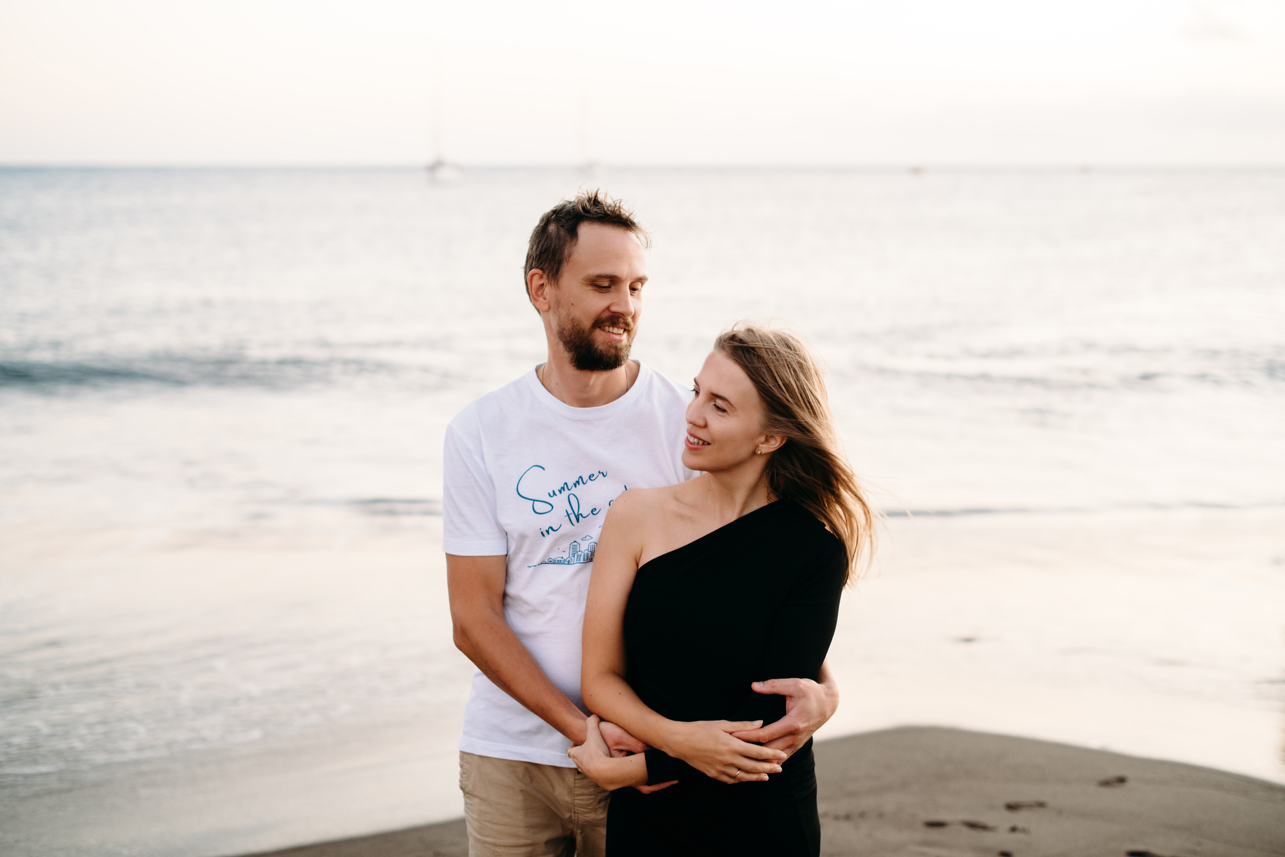 Wind, ocean and happiness. Playa de la Tejita. Fotografo de boda, familia Alicante Benidorm Valencia Costa Blanca