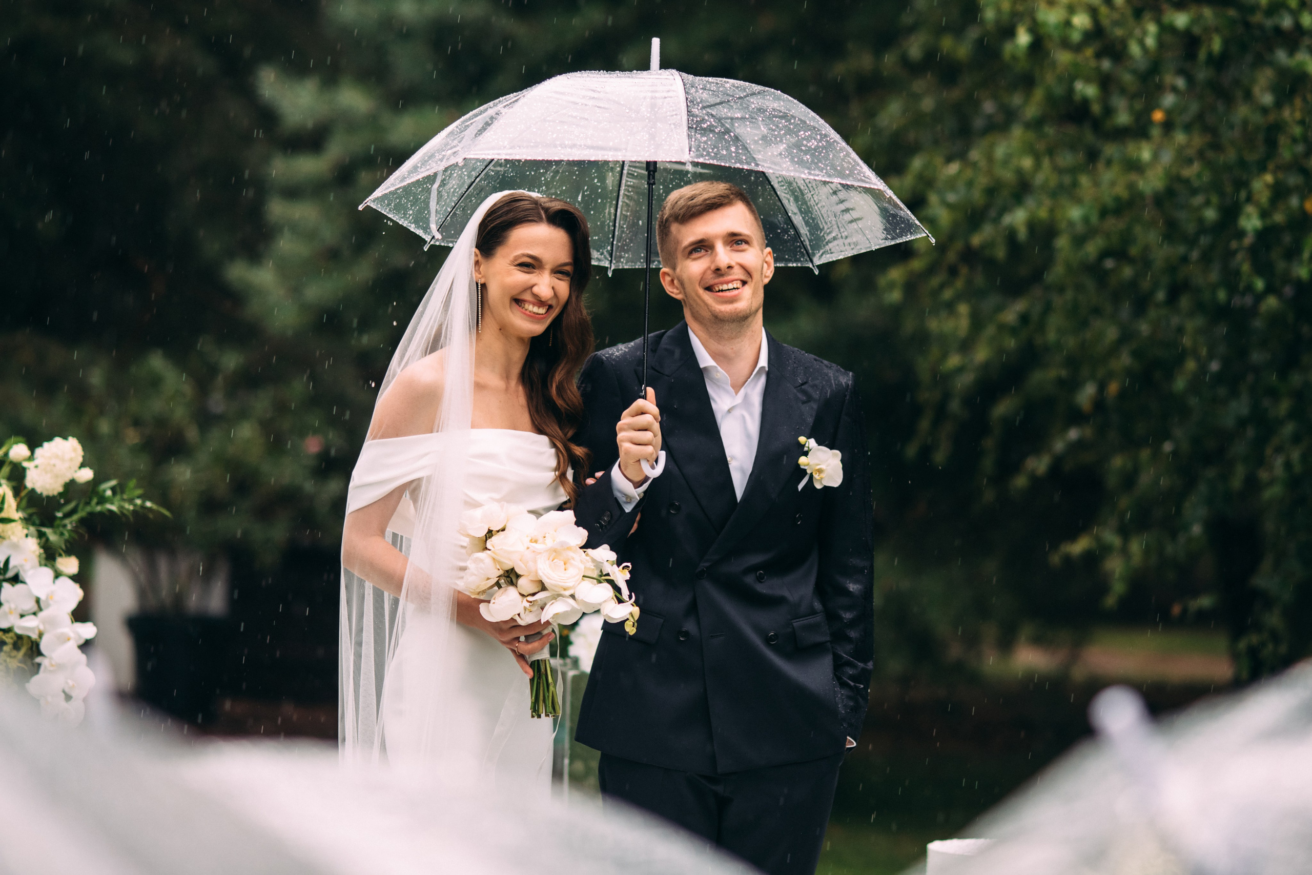 K&M. Rain, love and a lot of happiness. Wedding family photographer Alicante Benidorm Valencia Costa Blanca