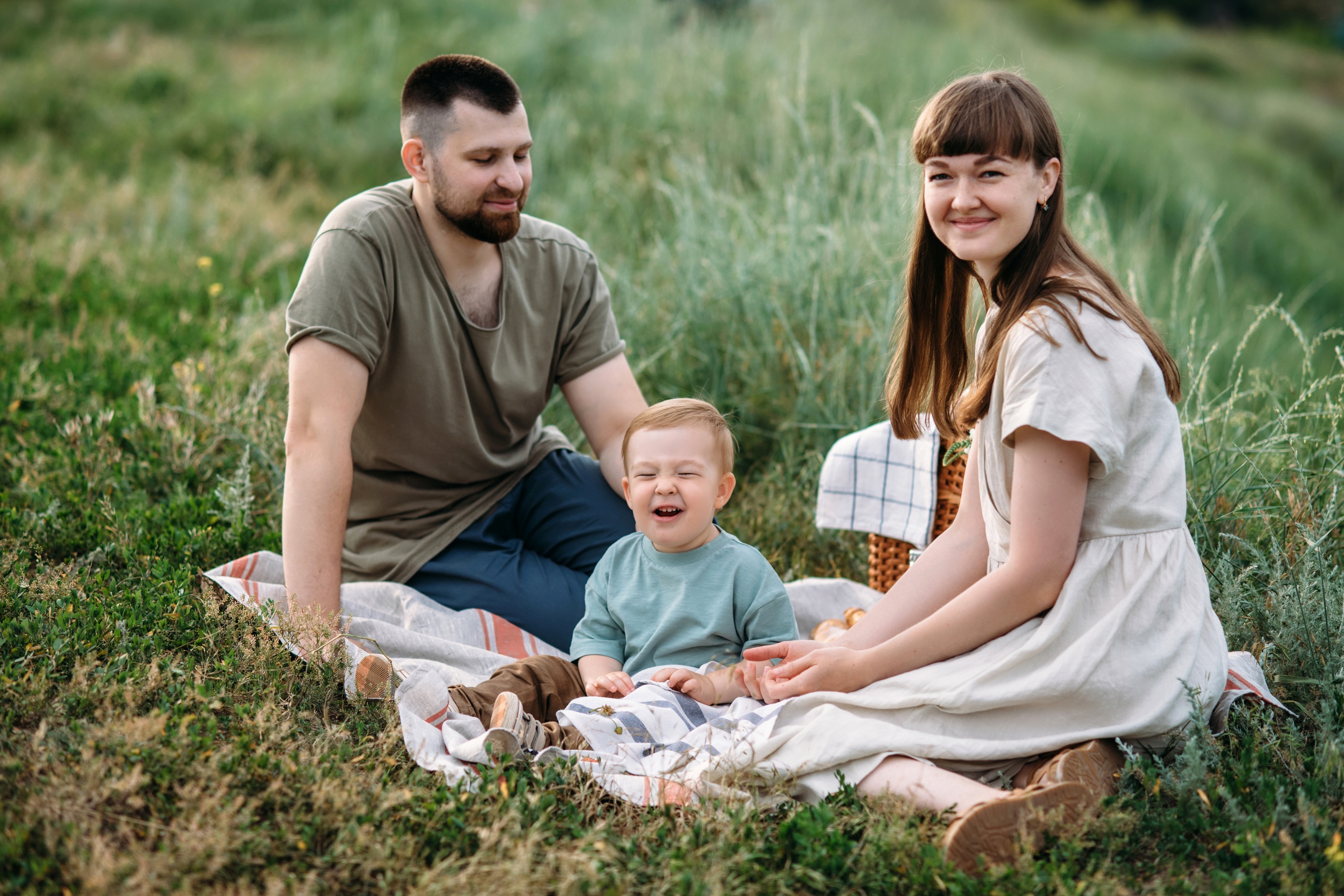 V+T+T. Summer picnic. Wedding family photographer Alicante Benidorm Valencia Costa Blanca