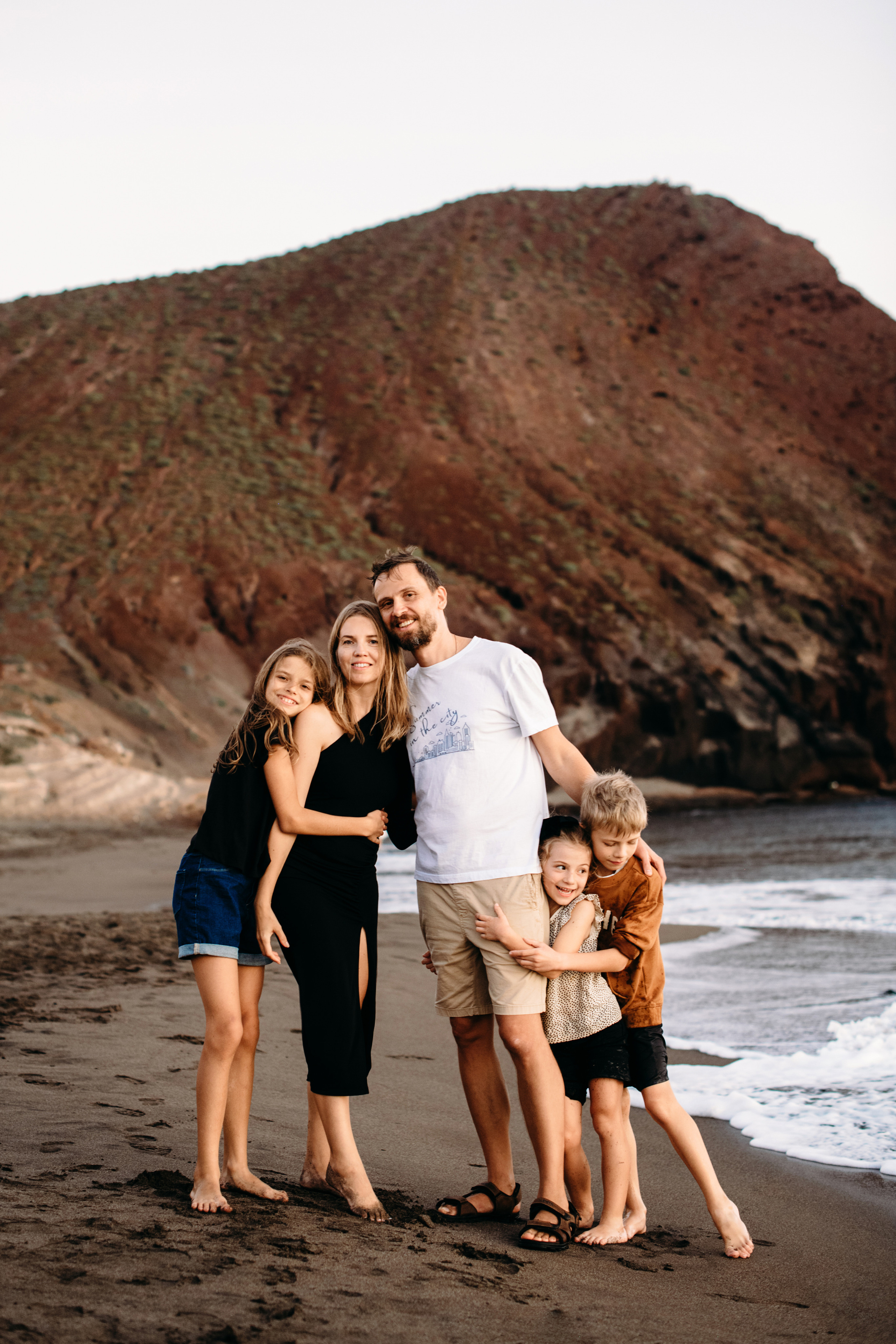 Wind, ocean and happiness. Playa de la Tejita. Fotografo de boda, familia Alicante Benidorm Valencia Costa Blanca