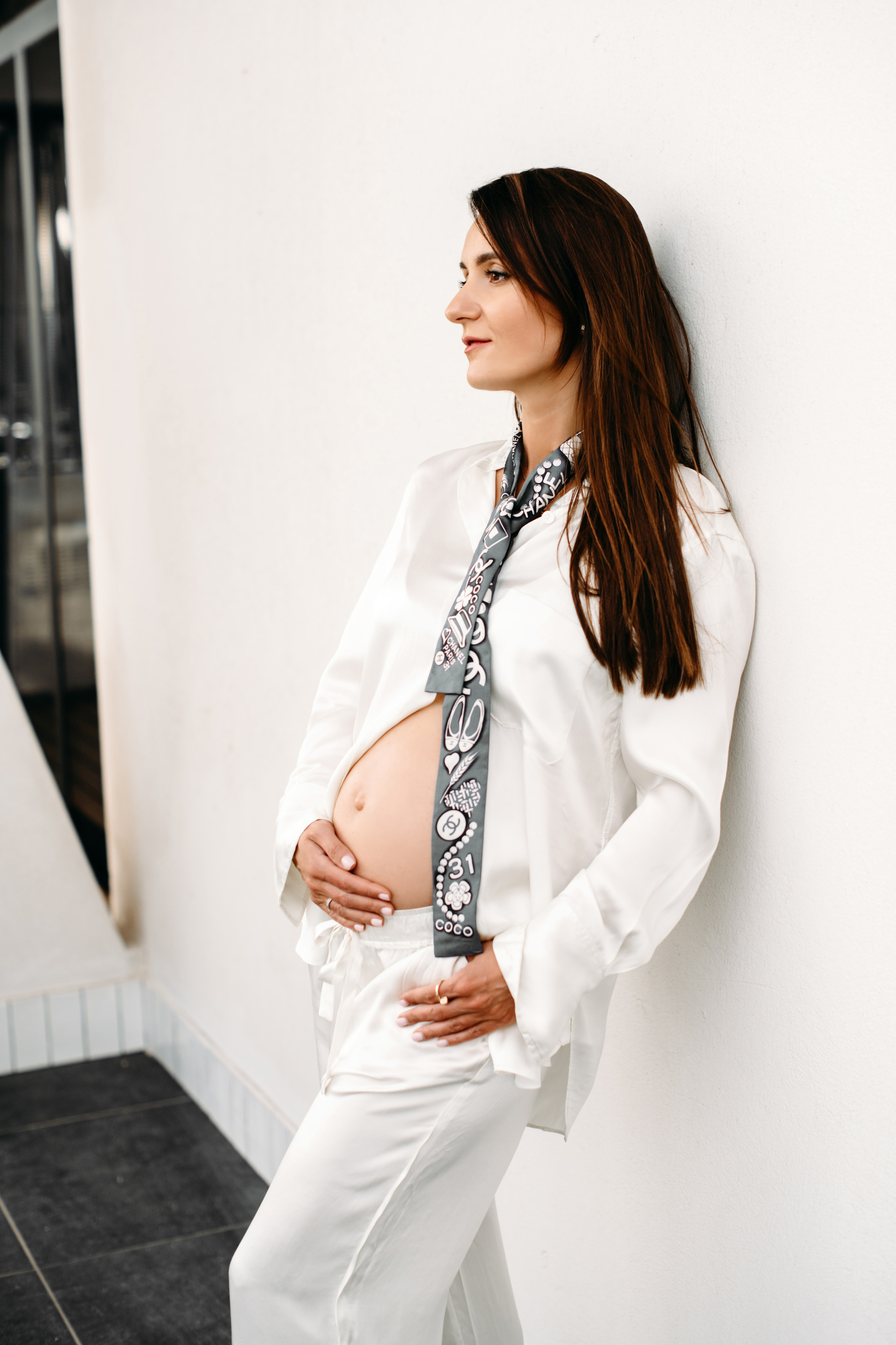 J. Black or white?. Wedding family photographer Alicante Benidorm Valencia Costa Blanca