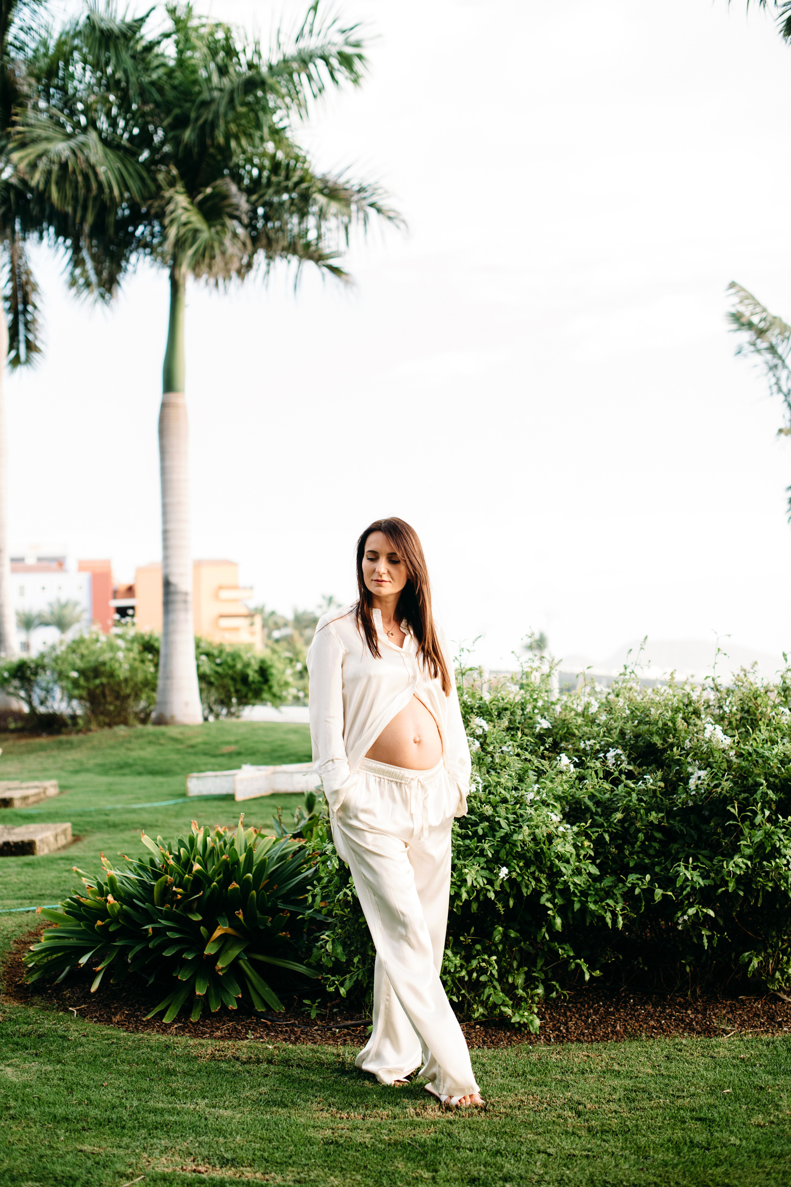 J. Black or white?. Wedding family photographer Alicante Benidorm Valencia Costa Blanca