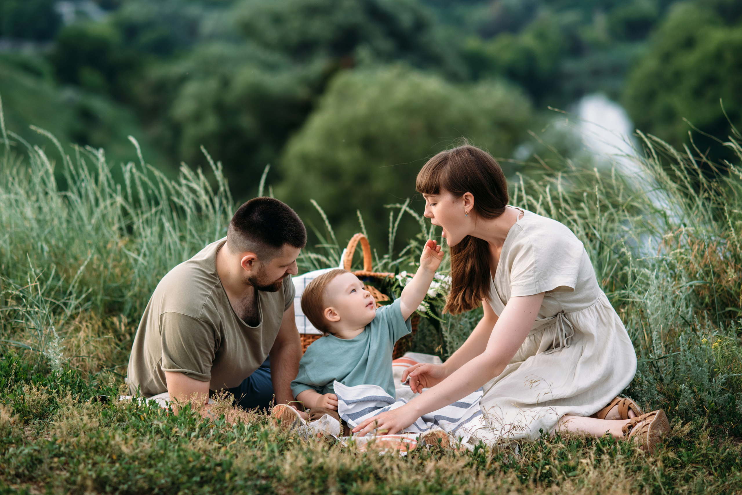 V+T+T. Summer picnic. Wedding family photographer Alicante Benidorm Valencia Costa Blanca