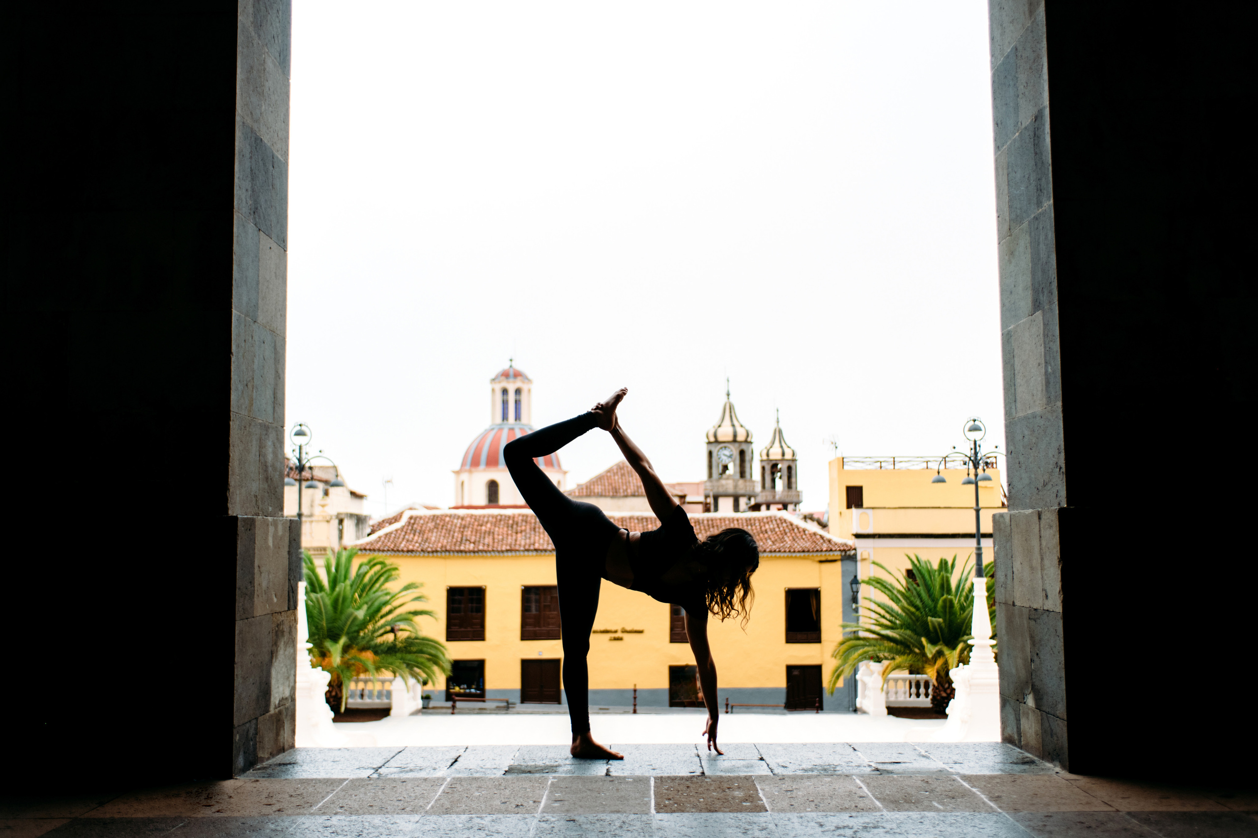 Yoga girl. Puerto de la Cruz. Fotografo de boda, familia Alicante Benidorm Valencia Costa Blanca