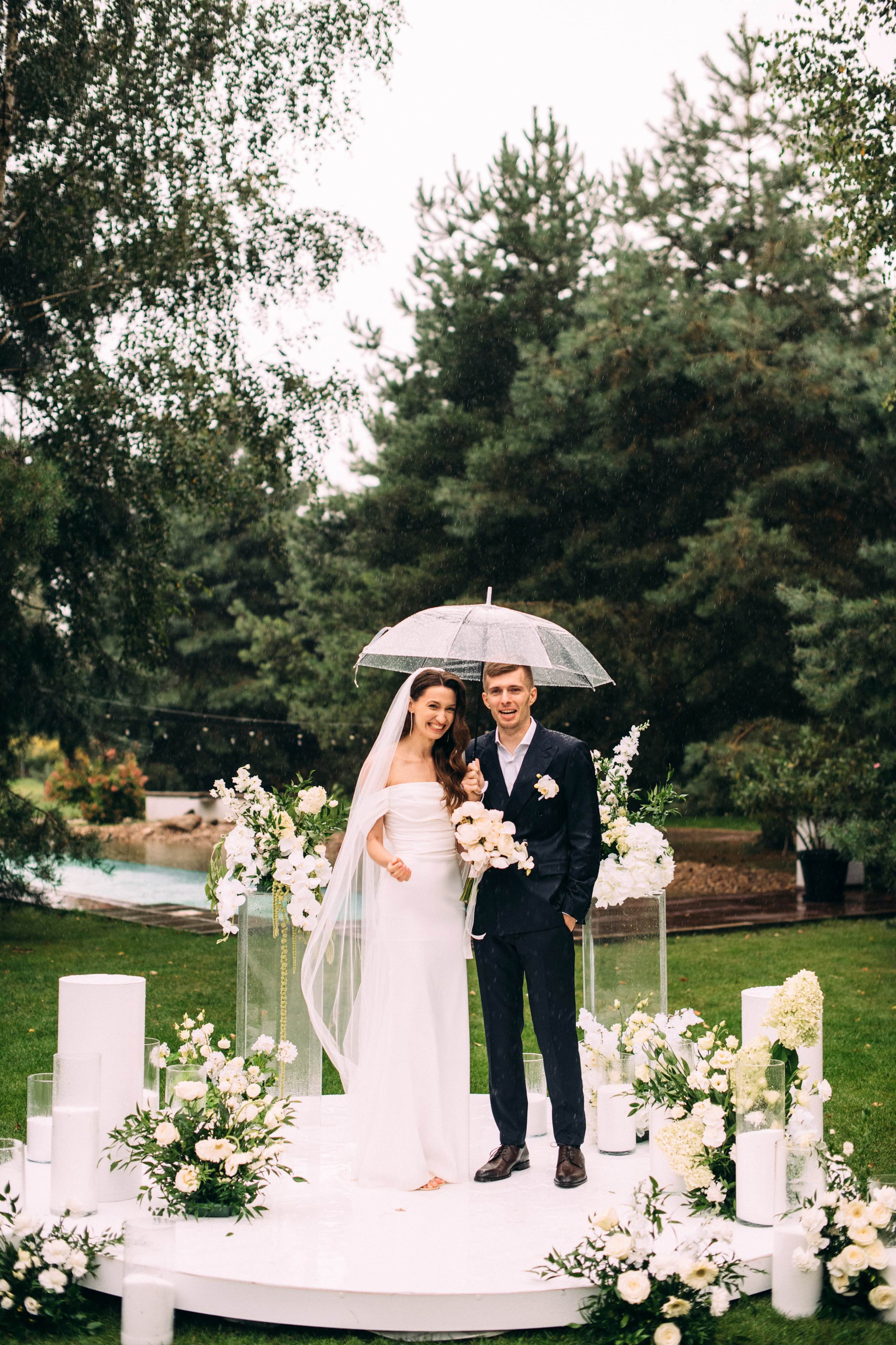 K&M. Rain, love and a lot of happiness. Wedding family photographer Alicante Benidorm Valencia Costa Blanca