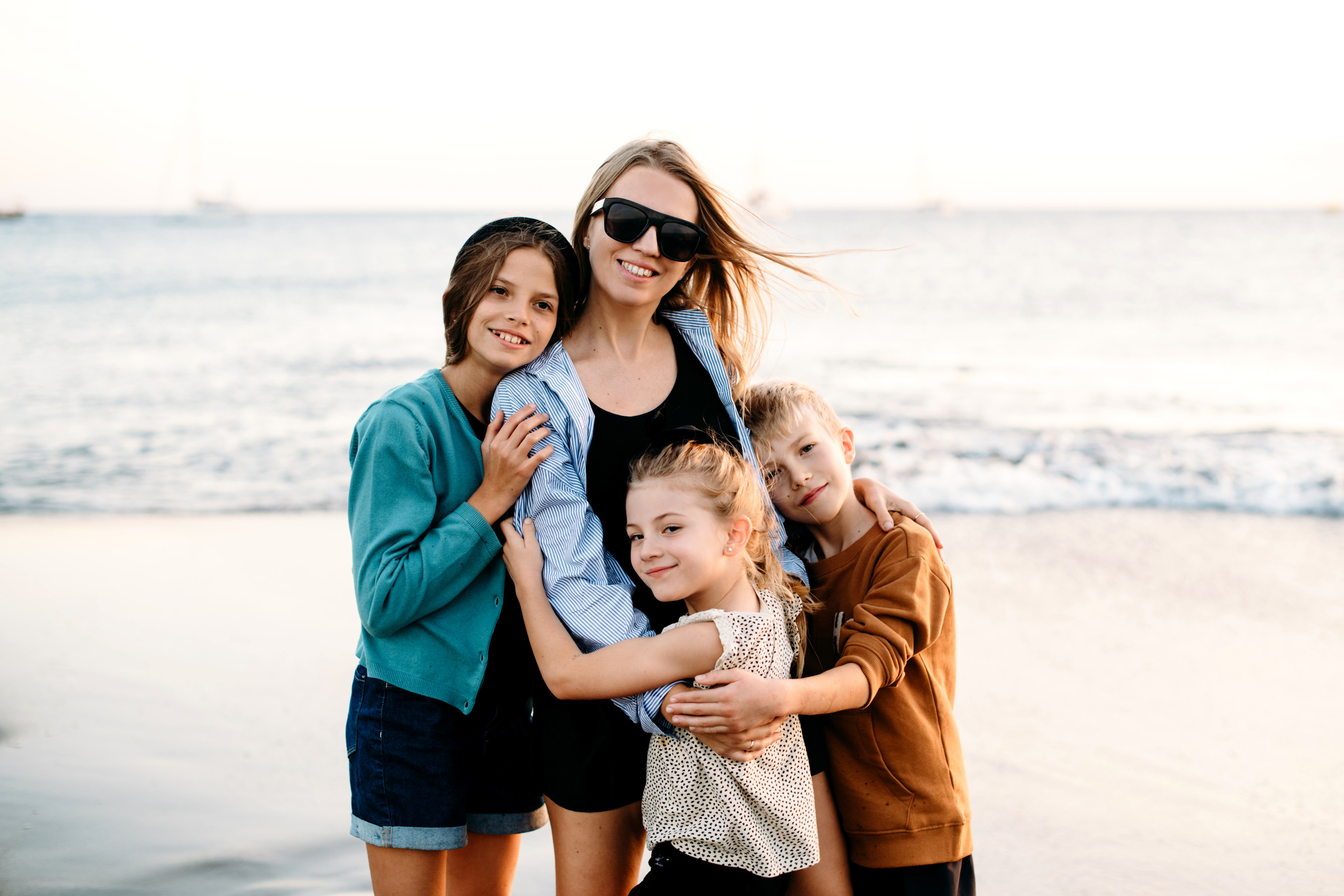 Wind, ocean and happiness. Playa de la Tejita. Fotografo de boda, familia Alicante Benidorm Valencia Costa Blanca
